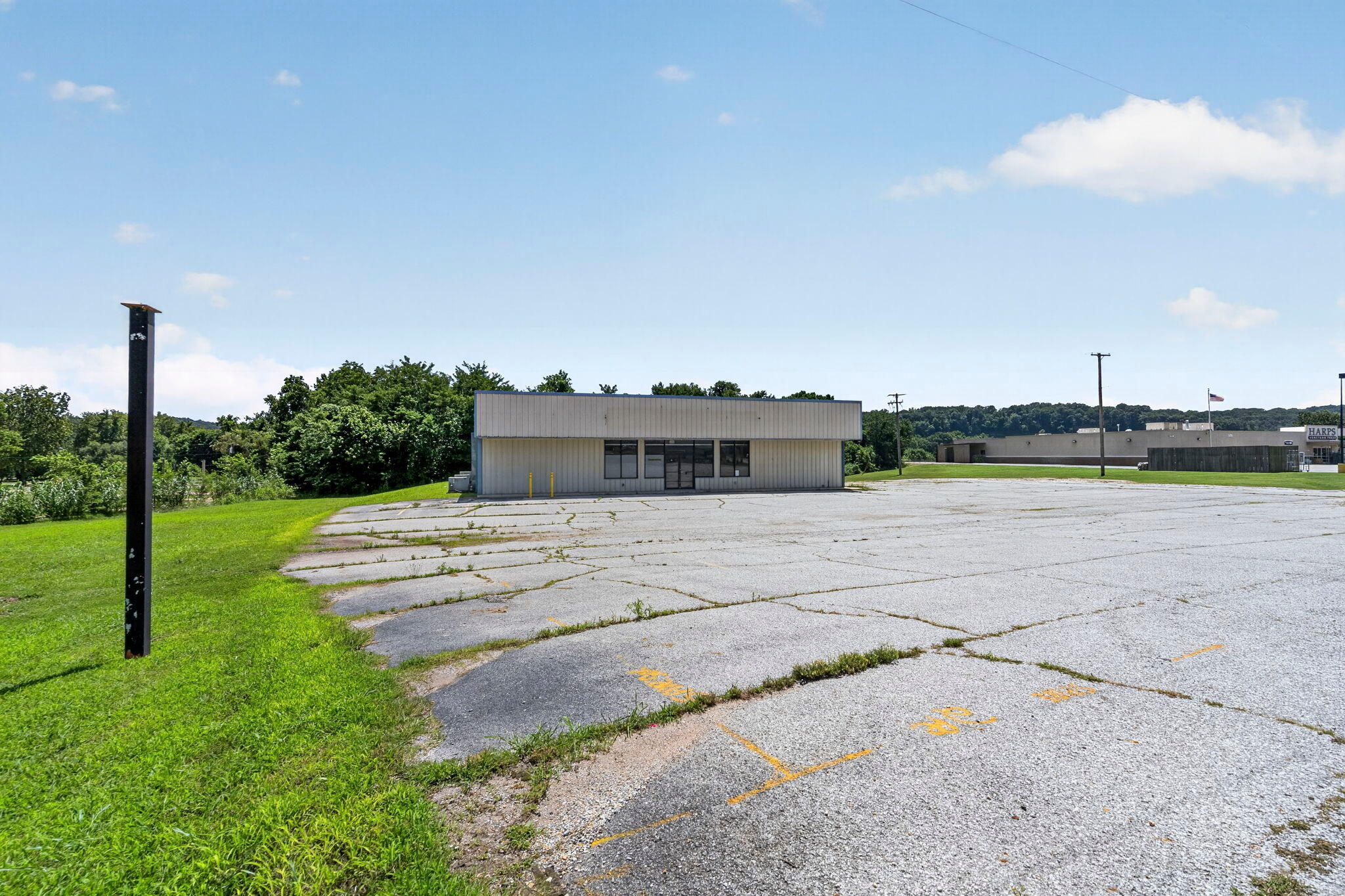 Photo 2 - Commercial Sale for sale – 520 N Cliffside Drive  Noel, MO