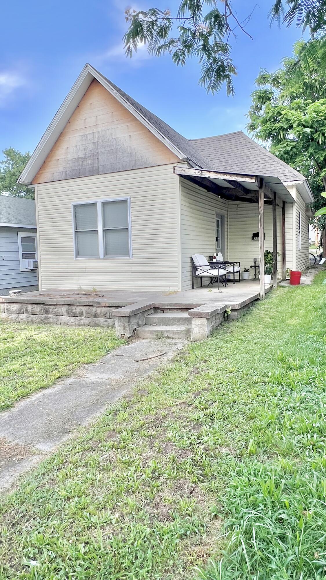 Residential for sale – 711  4th Street  Monett, MO