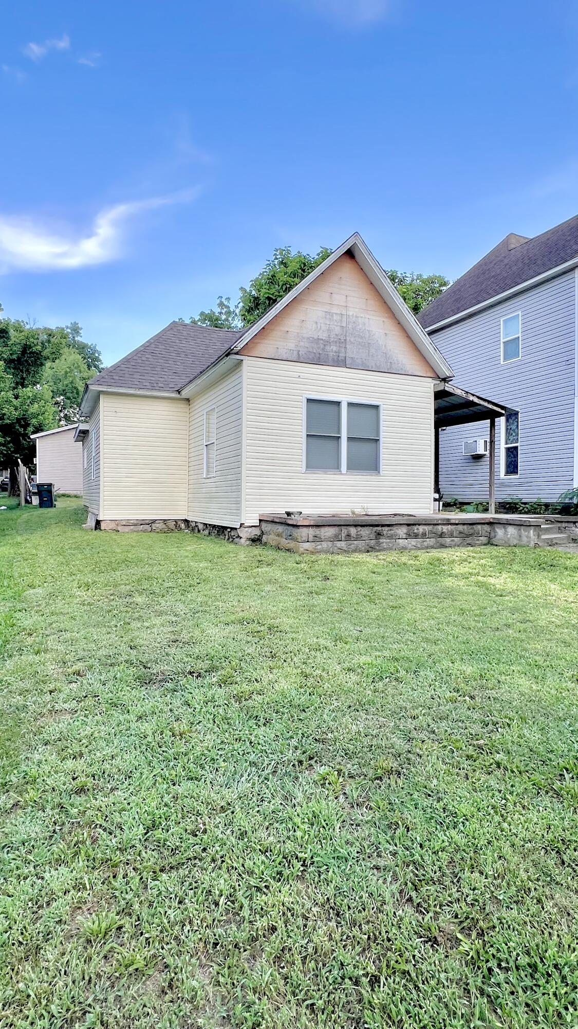 Photo 2 - Residential for sale – 711  4th Street  Monett, MO