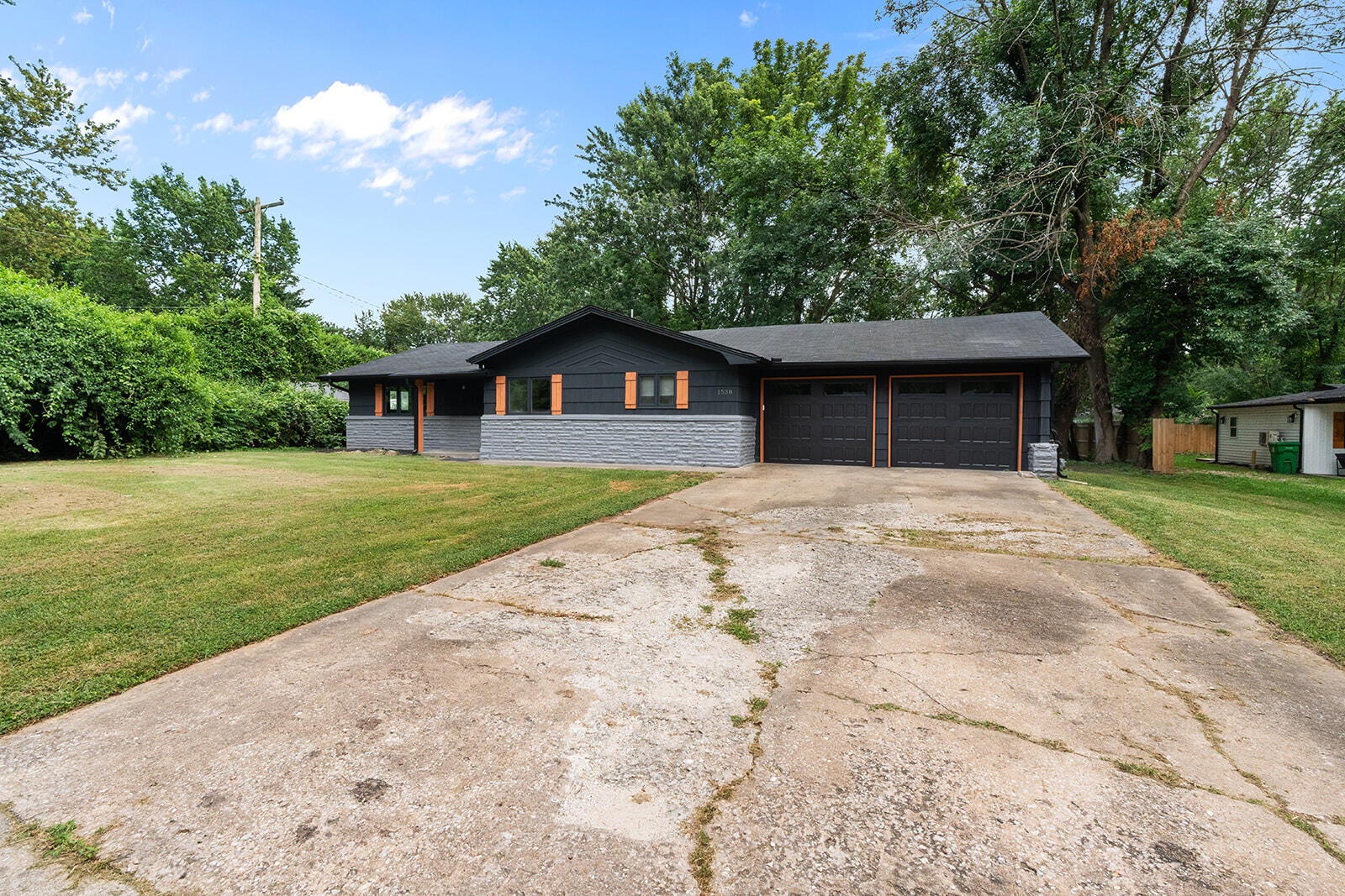 Photo 2 - Residential for sale – 1538 E Lindberg Street  Springfield, MO