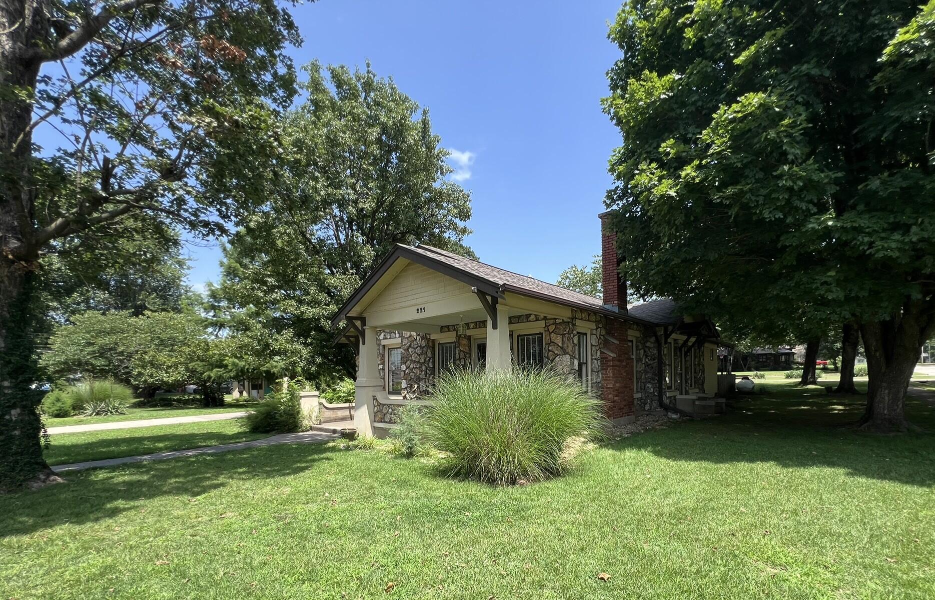 Photo 4 - Residential for sale – 221  Monroe Street  Thayer, MO