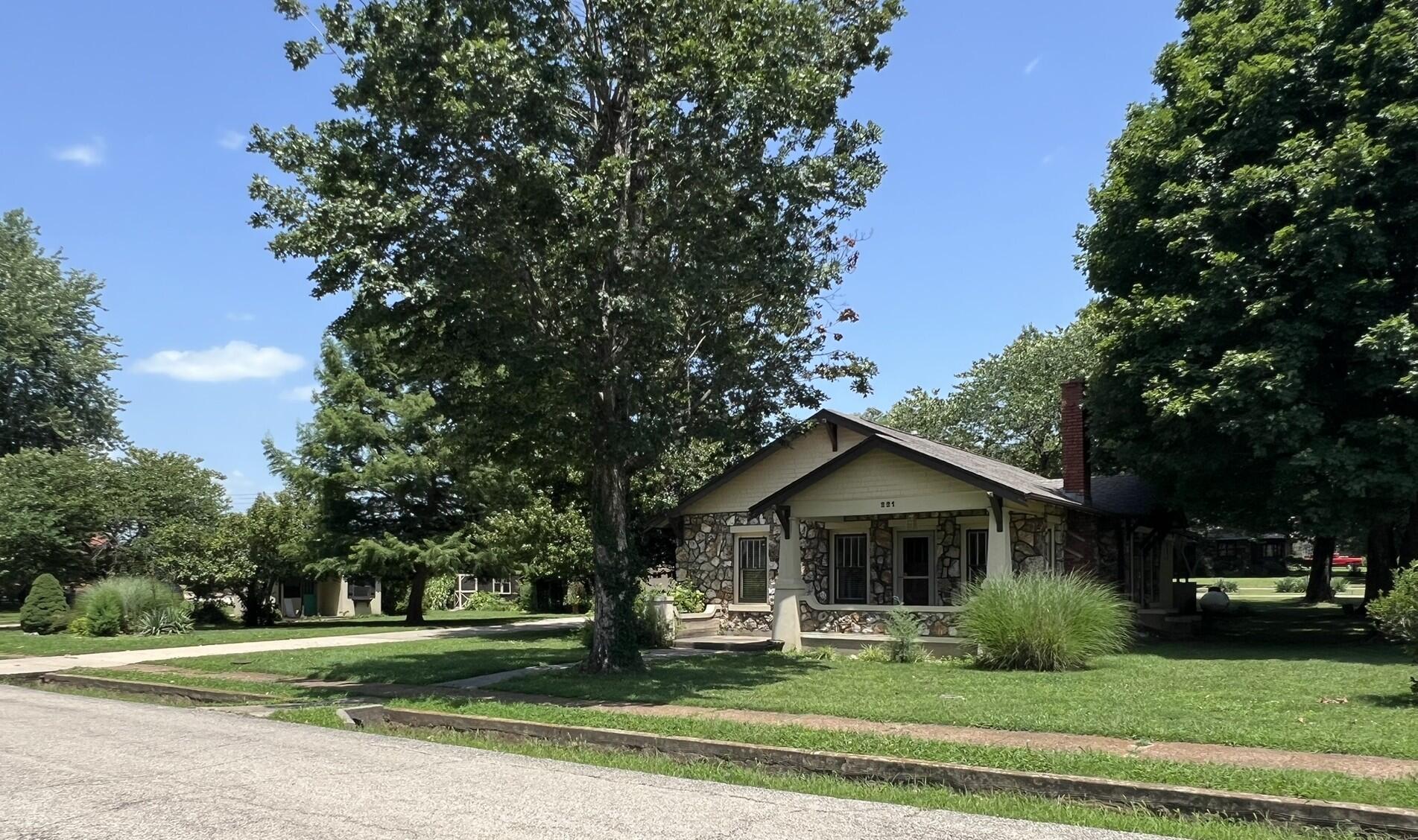 Photo 6 - Residential for sale – 221  Monroe Street  Thayer, MO