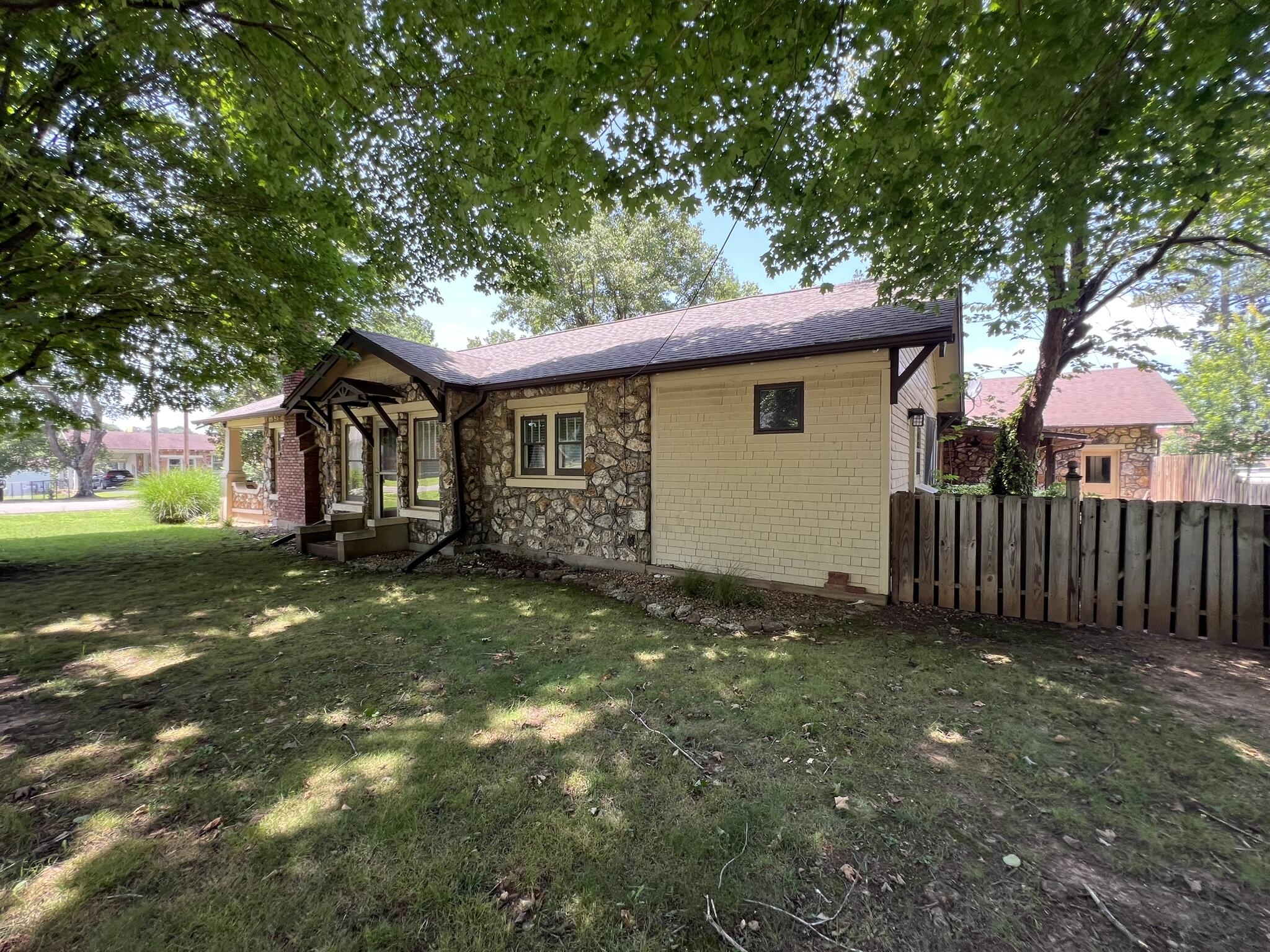 Photo 5 - Residential for sale – 221  Monroe Street  Thayer, MO