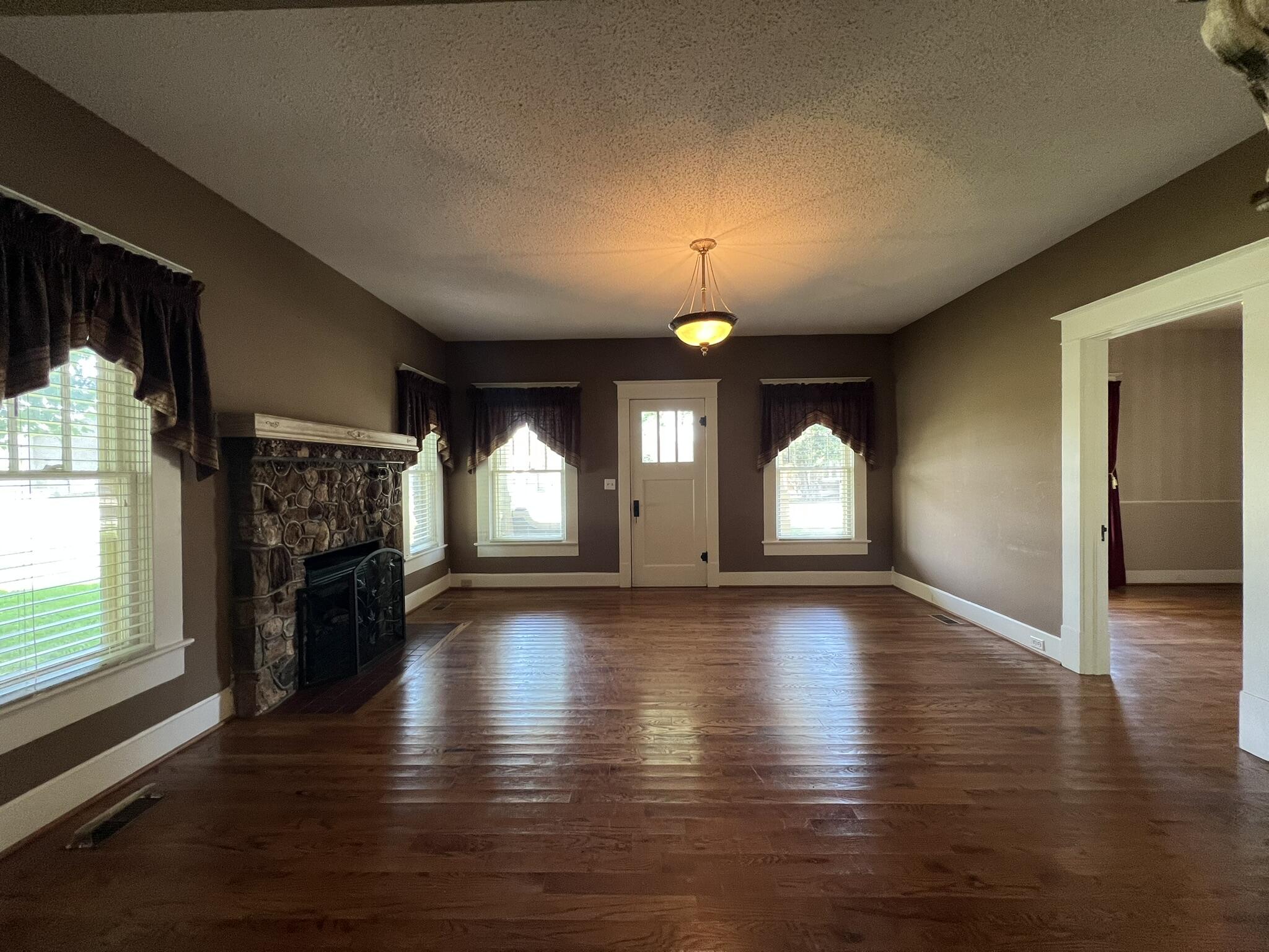 Photo 11 - Residential for sale – 221  Monroe Street  Thayer, MO