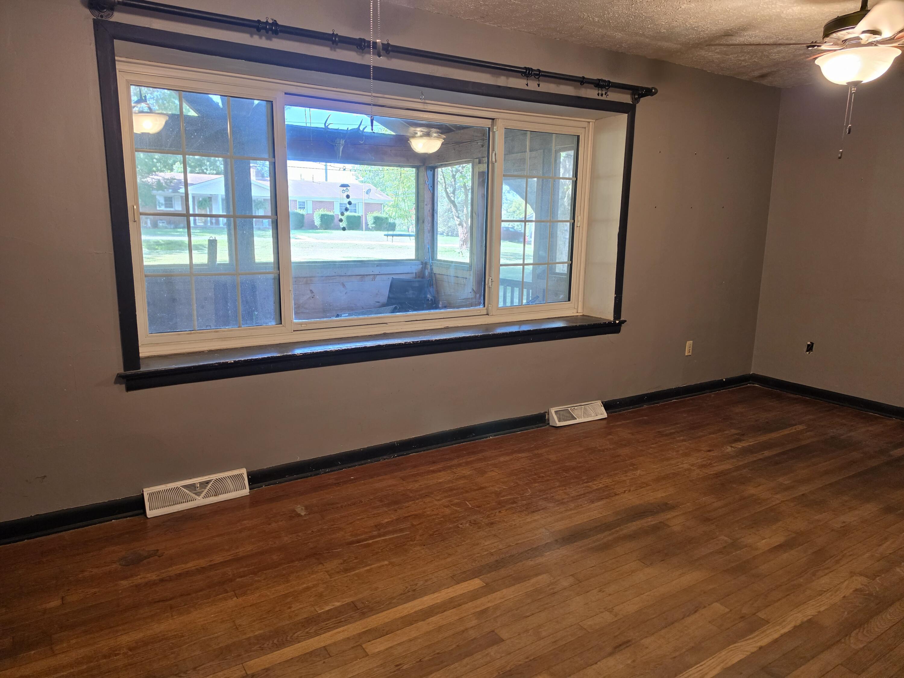 Photo 39 - Residential for sale – 200 N Maple Street  Mansfield, MO
