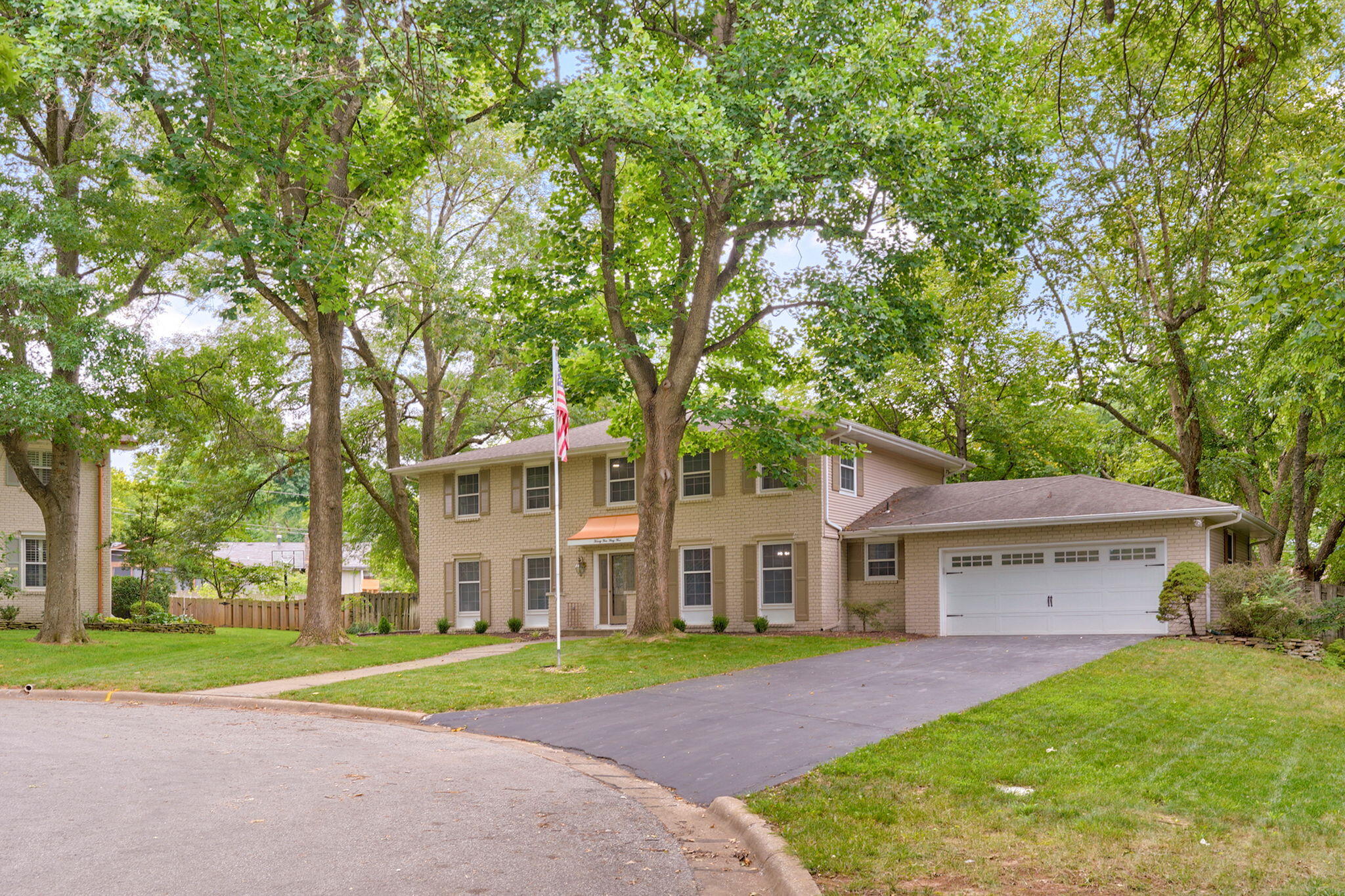 Photo 2 - Residential for sale – 2435 E Michelle Place  Springfield, MO