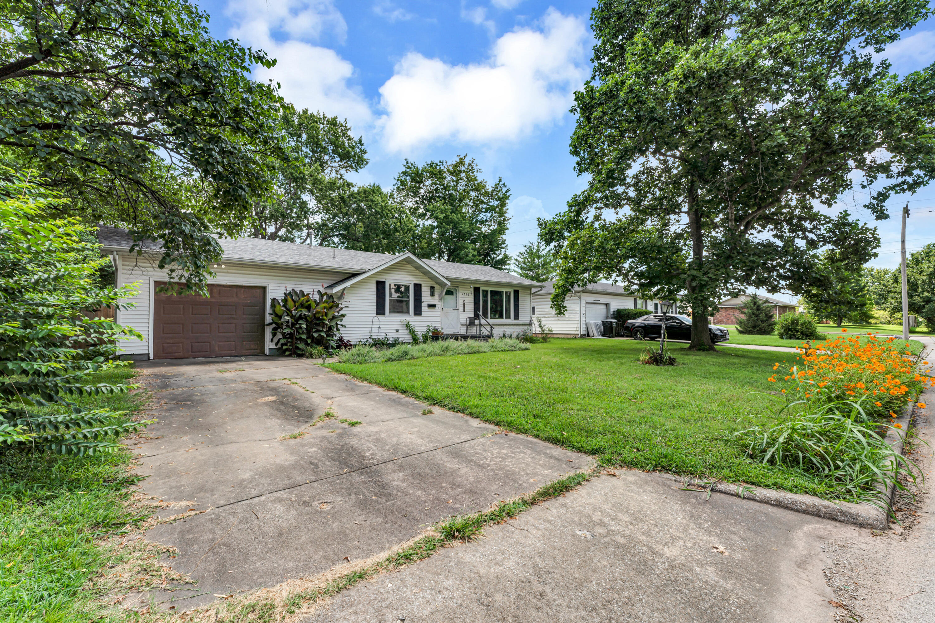 Photo 2 - Residential for sale – 2556 S Westwood Avenue  Springfield, MO
