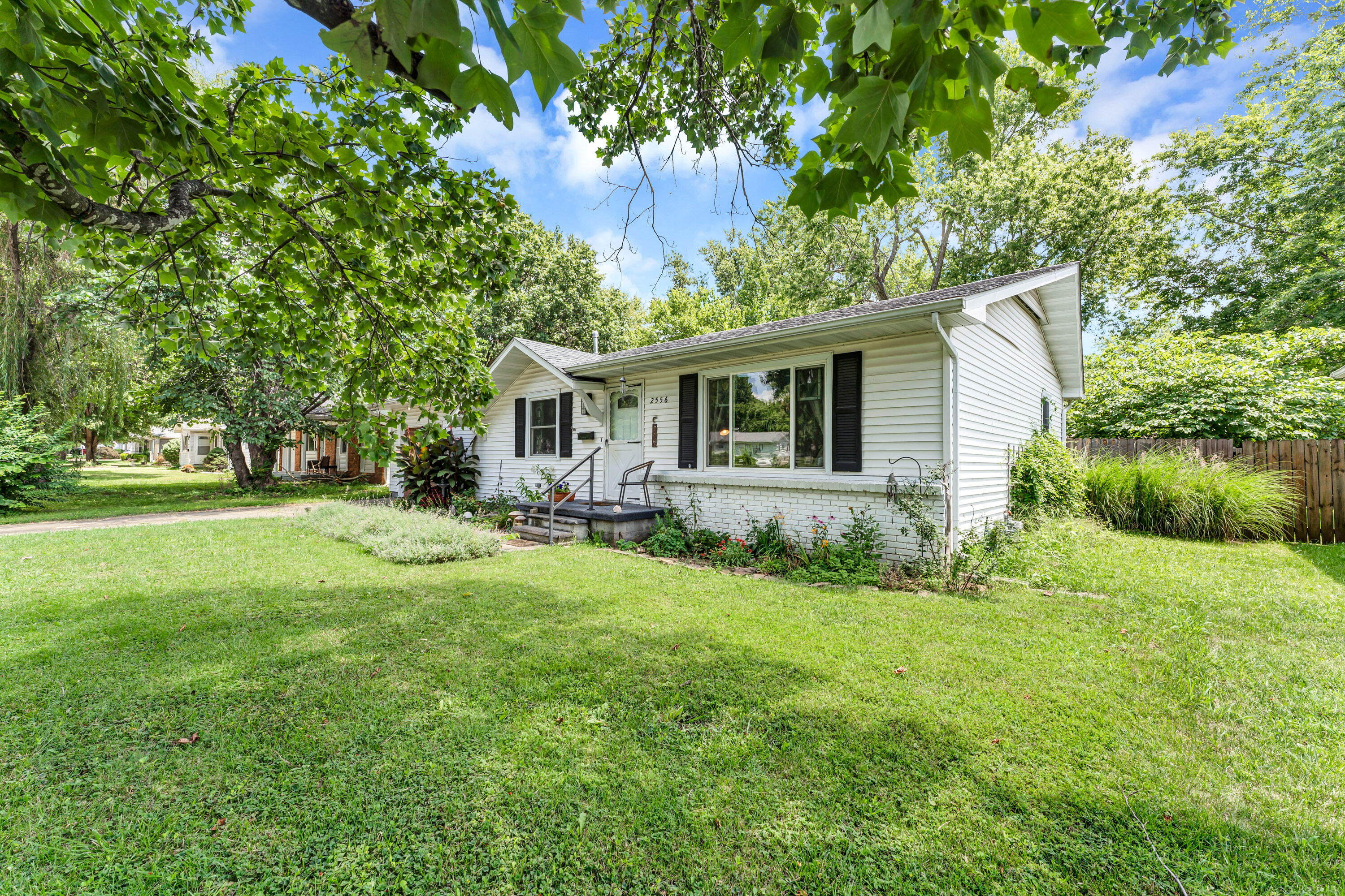 Photo 3 - Residential for sale – 2556 S Westwood Avenue  Springfield, MO