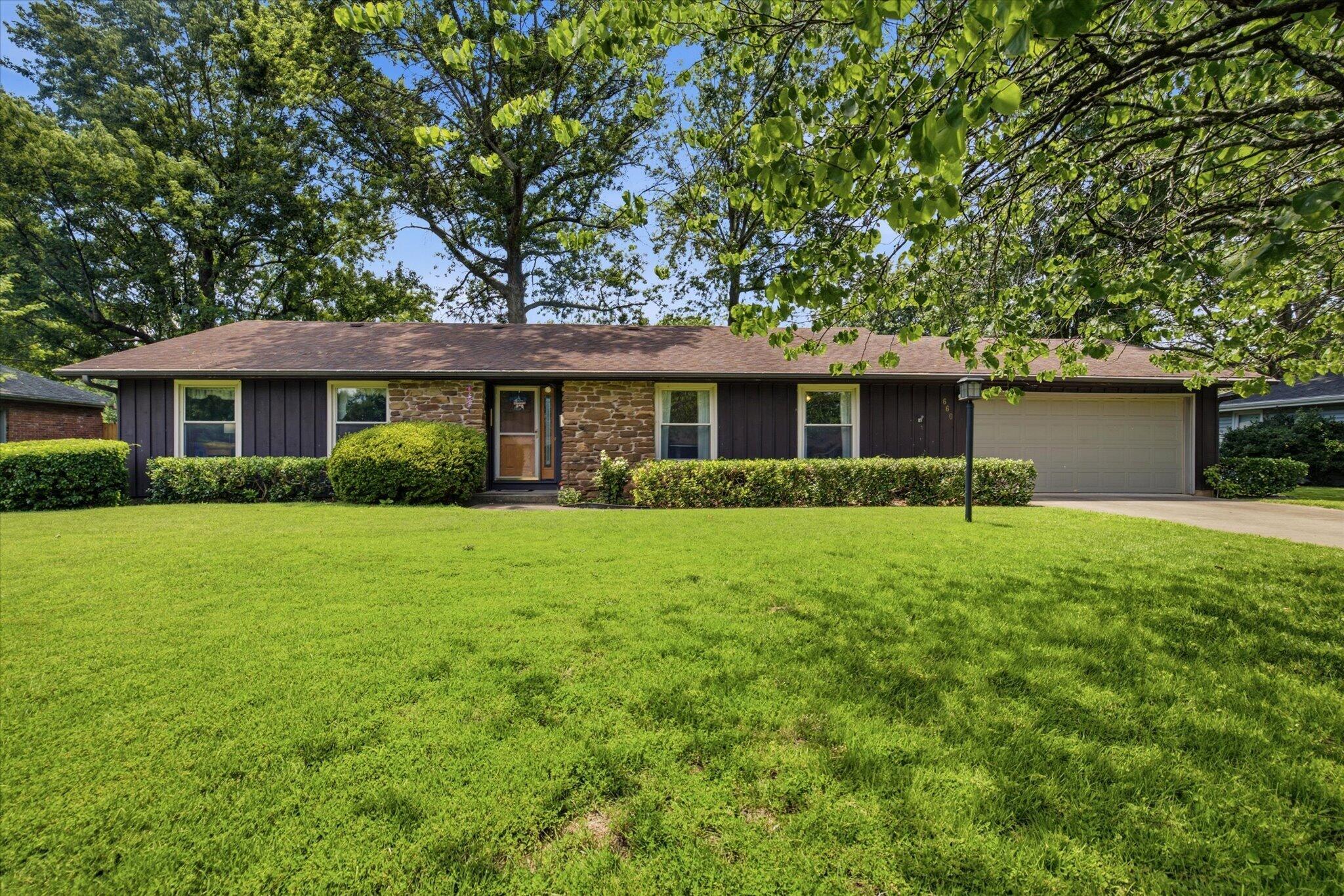 Photo 2 - Residential for sale – 660 W Primrose Street  Springfield, MO