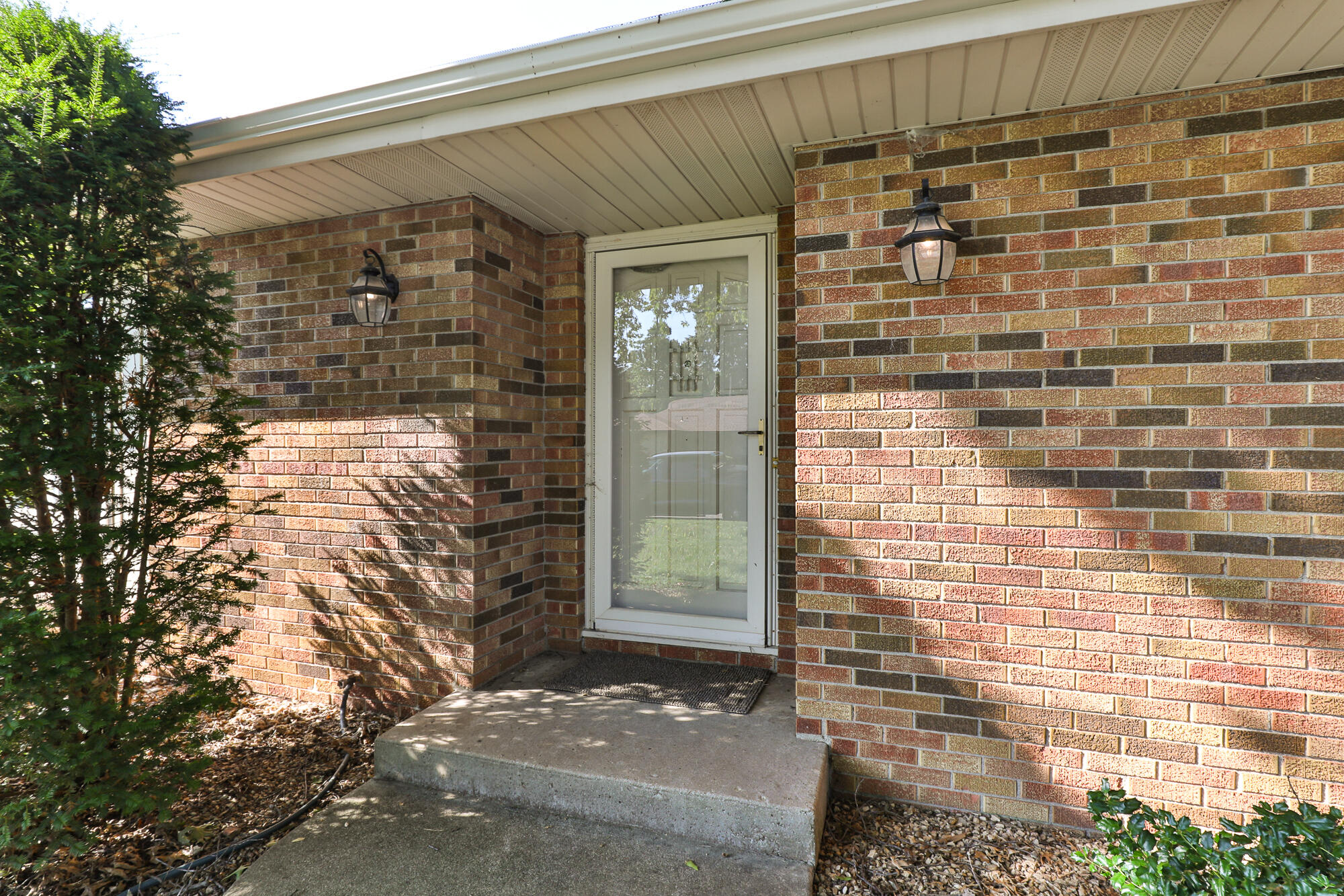 Photo 4 - Residential for sale – 1536 E Hanover Street  Springfield, MO