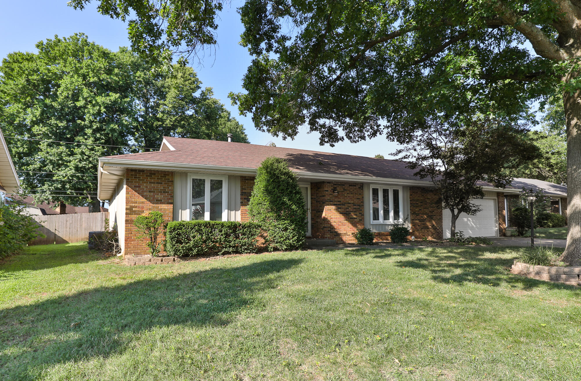 Photo 2 - Residential for sale – 1536 E Hanover Street  Springfield, MO