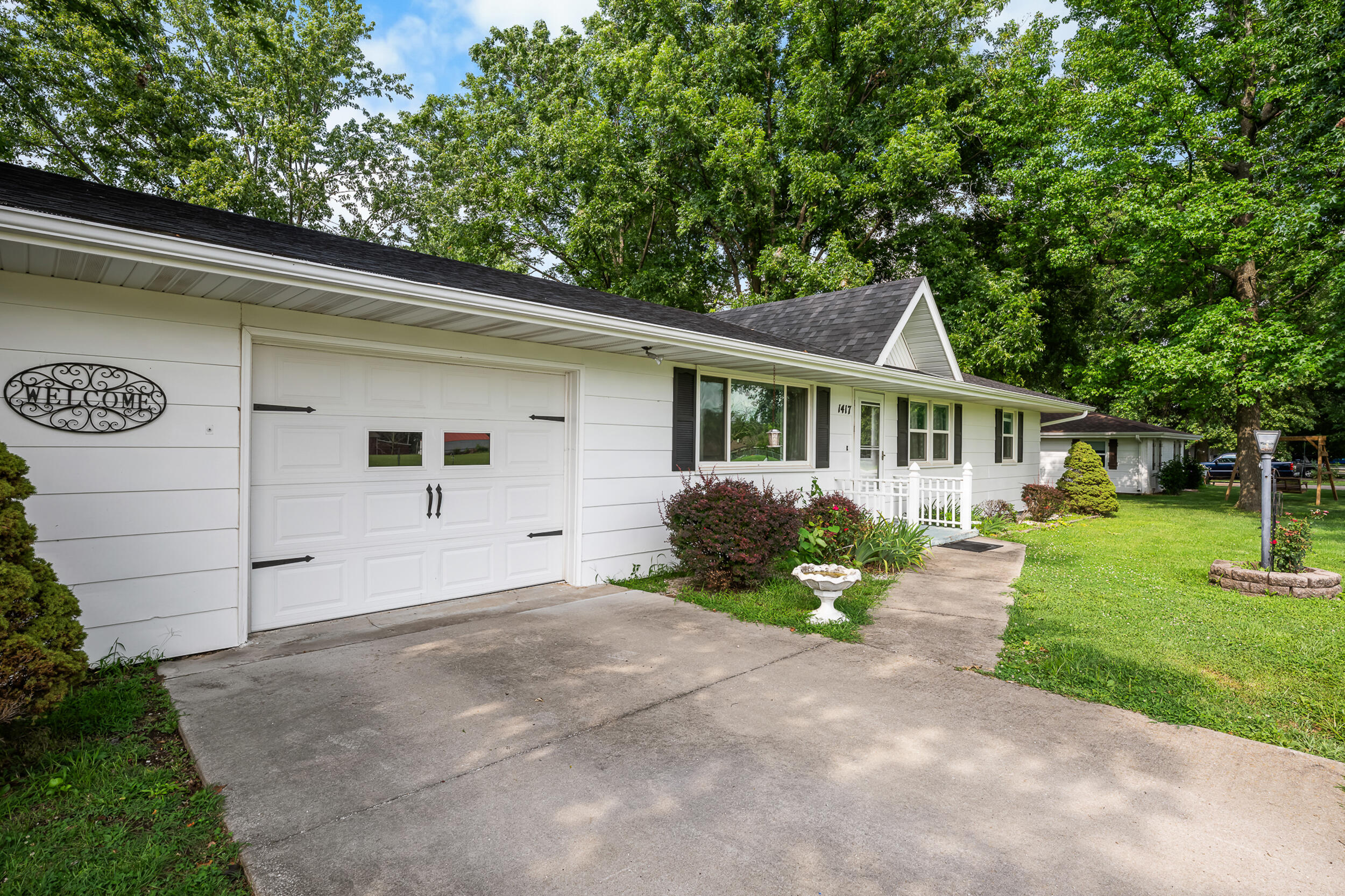 Photo 2 - Residential for sale – 1417 W Locust Street  Bolivar, MO