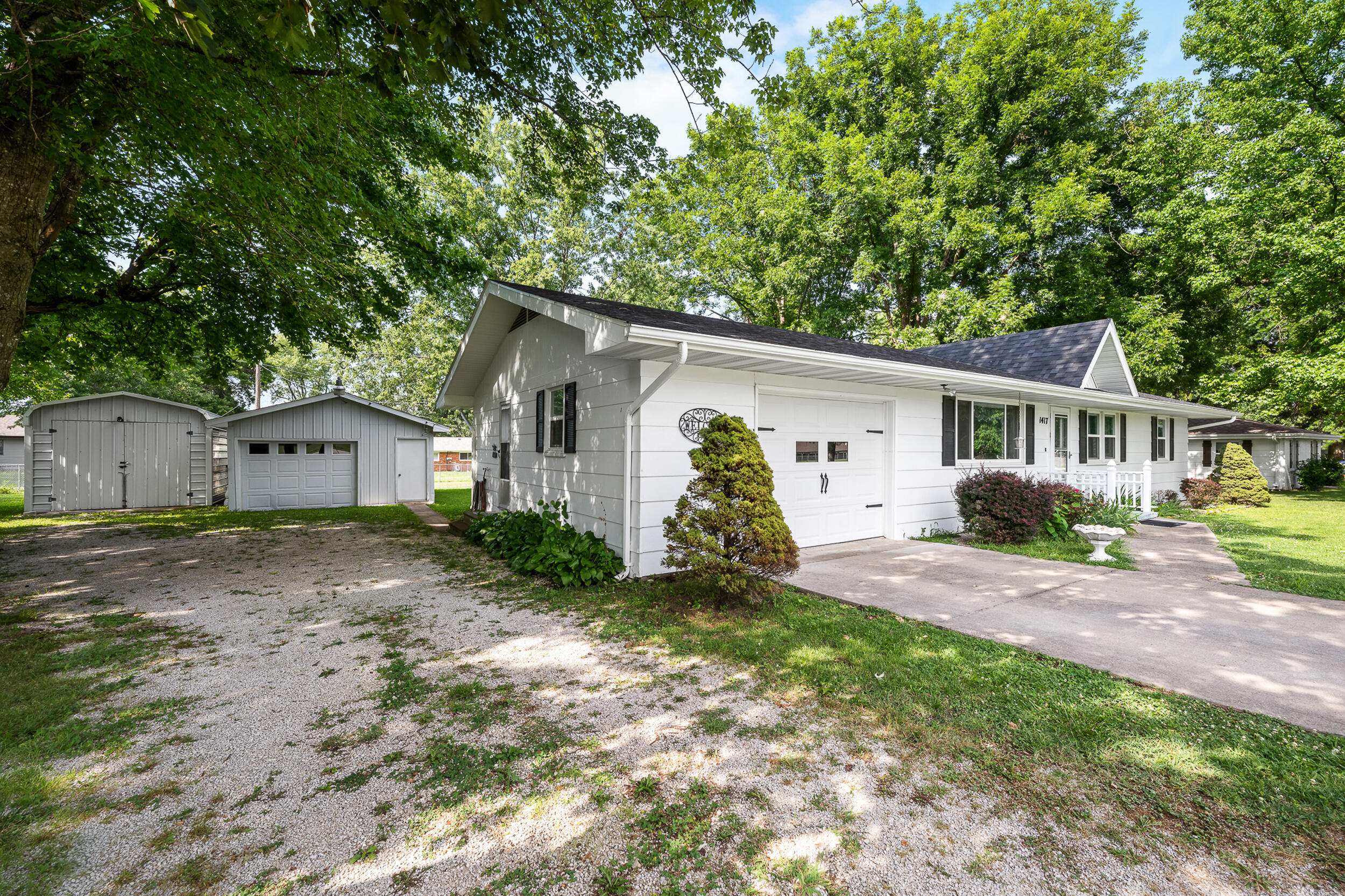 Photo 4 - Residential for sale – 1417 W Locust Street  Bolivar, MO