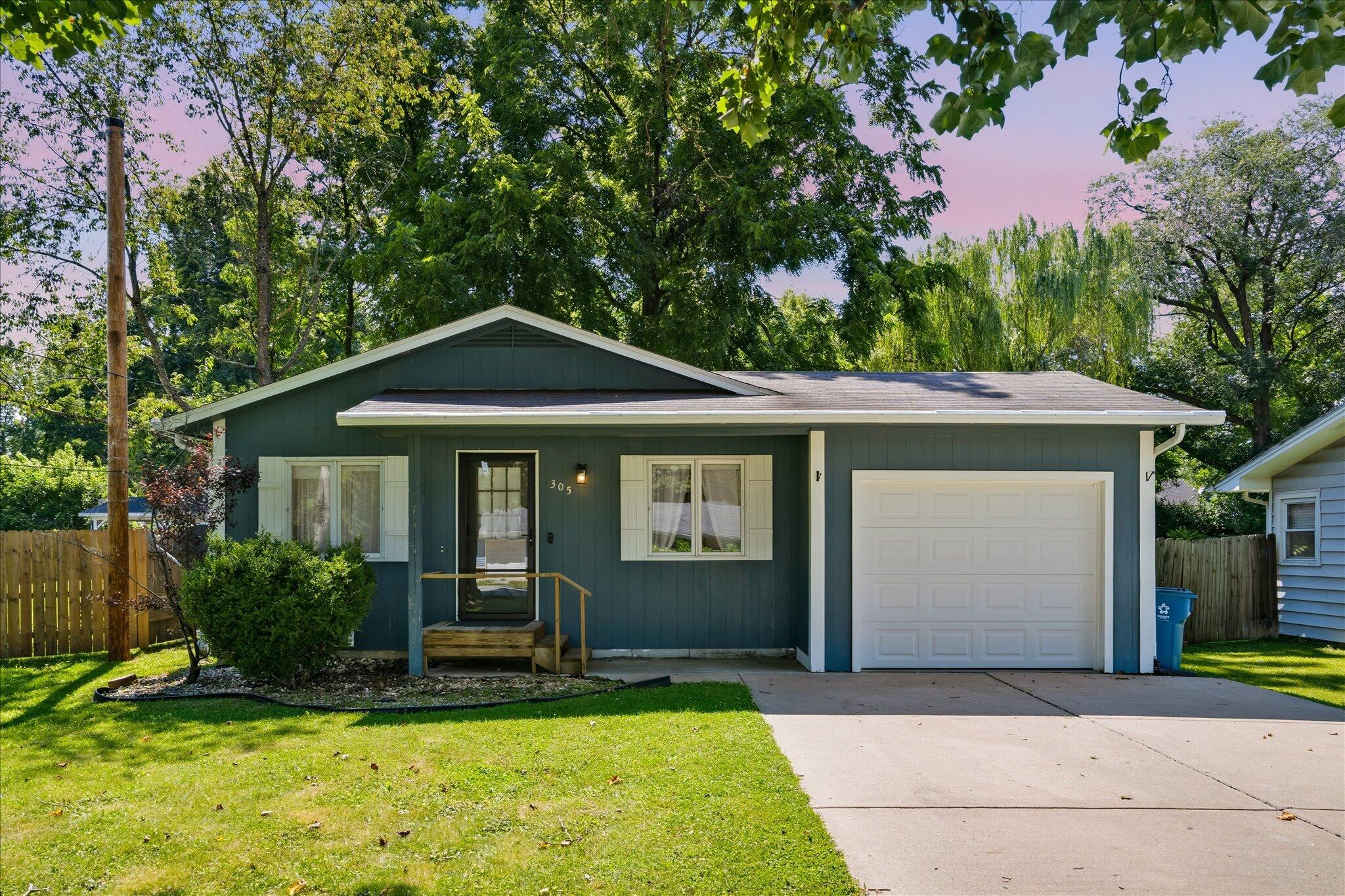 Photo 2 - Residential for sale – 305 N Missouri Avenue  Nixa, MO