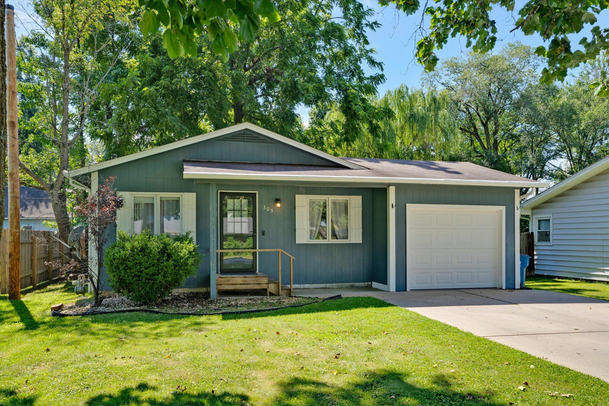 Photo 3 - Residential for sale – 305 N Missouri Avenue  Nixa, MO