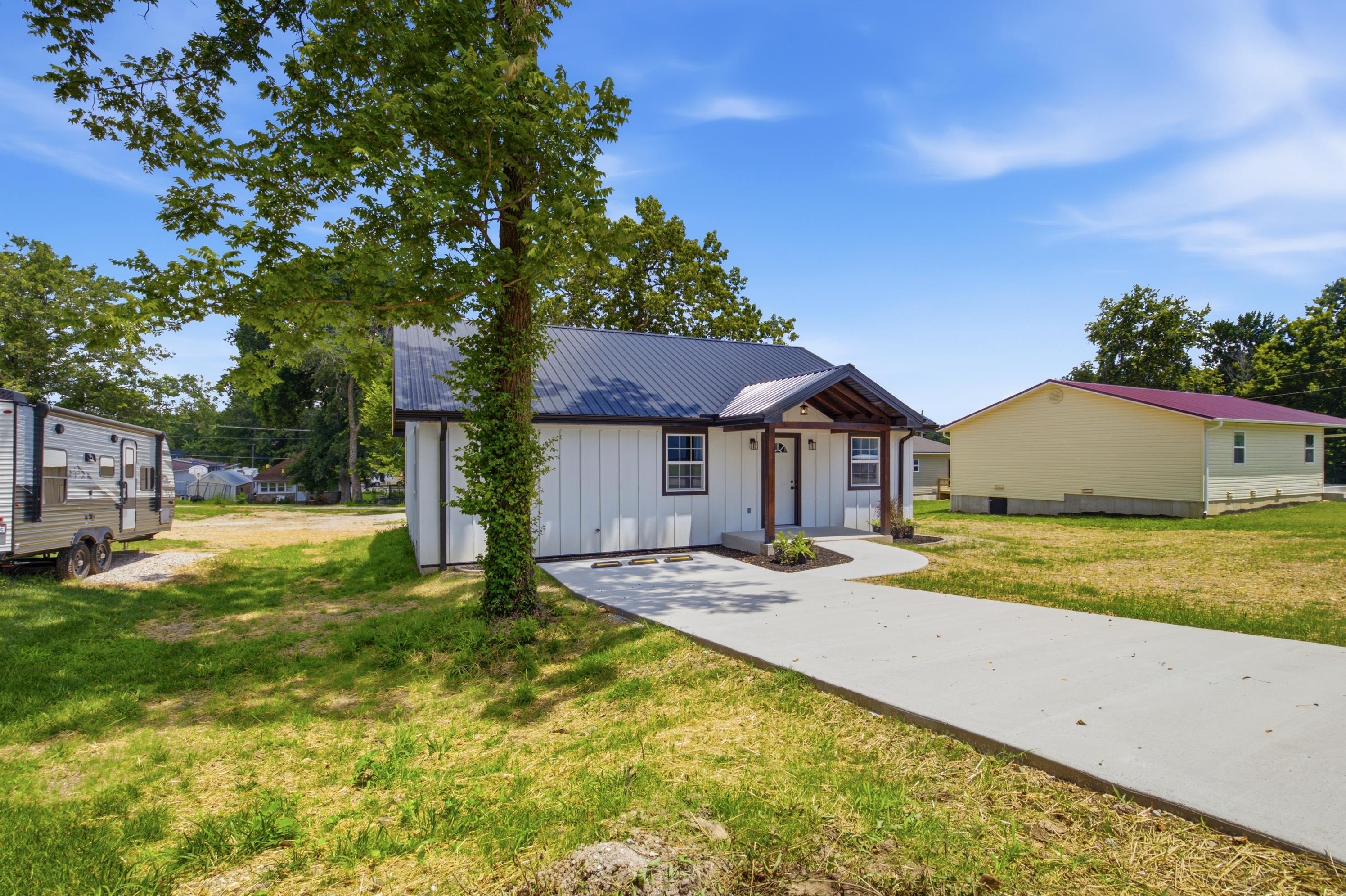 Photo 2 - Residential for sale – 110 W Clinton Street  Mansfield, MO