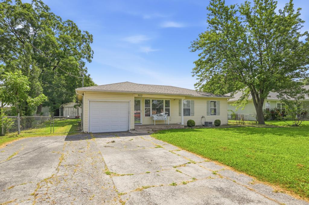 Photo 5 - Residential for sale – 303  Verbryck Street  Carl Junction, MO