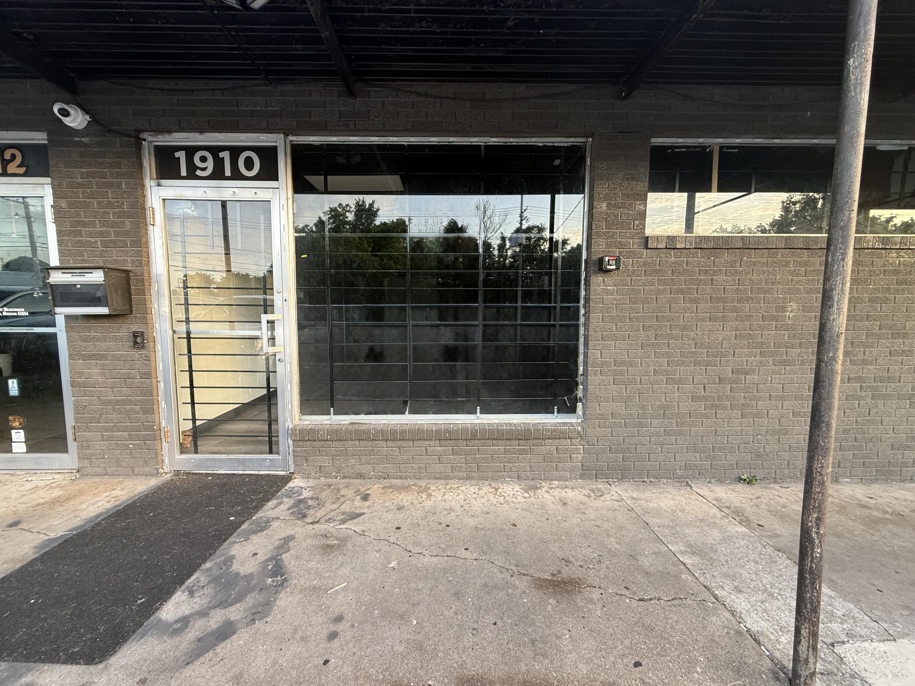 Photo 3 - Commercial Sale for sale – 1910 E Meadowmere Street  Springfield, MO