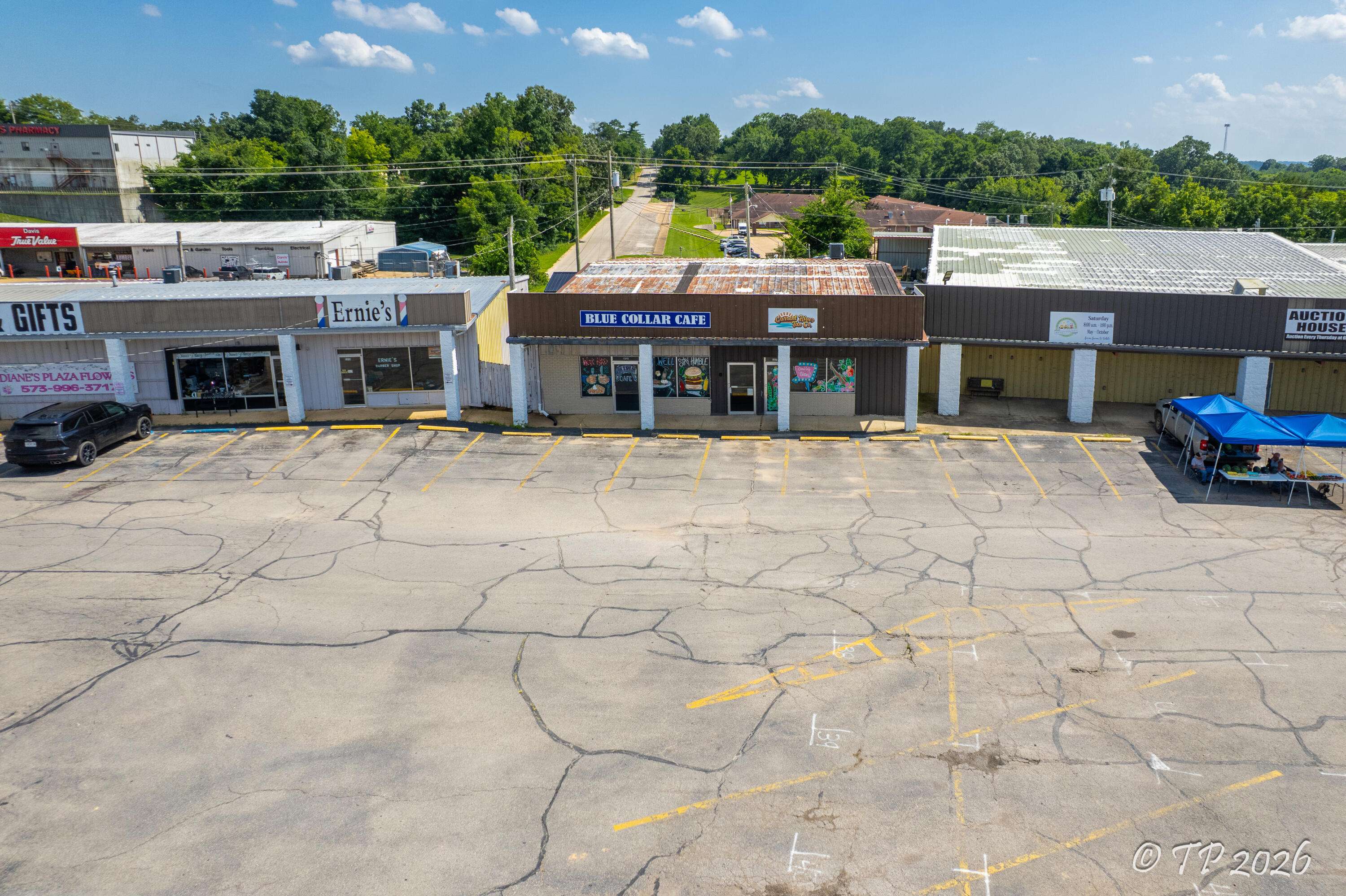 Photo 3 - Commercial Sale for sale – 1314  Hillcrest Drive  Doniphan, MO