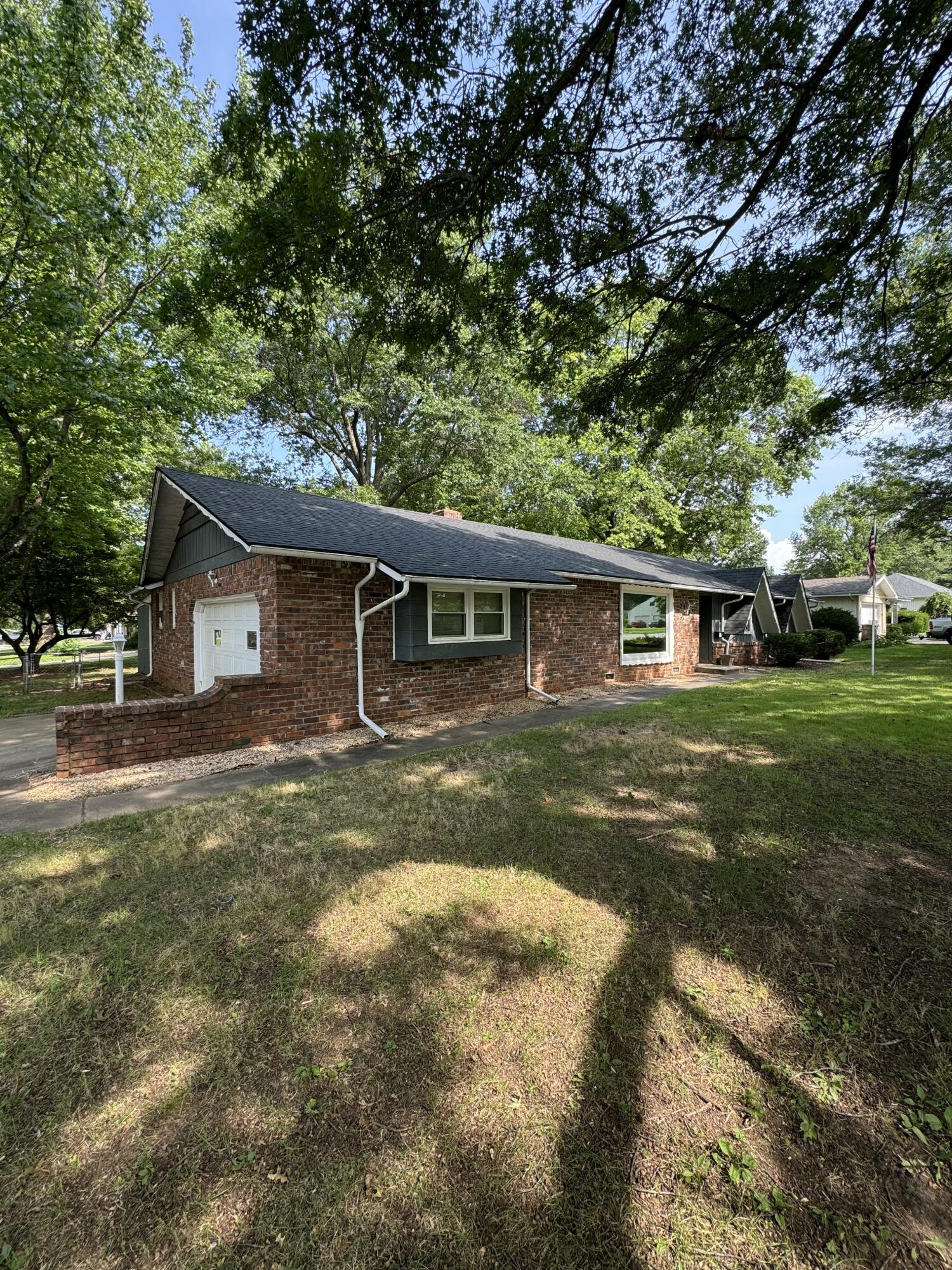 Photo 2 - Residential for sale – 3510 S Broadway Avenue  Springfield, MO