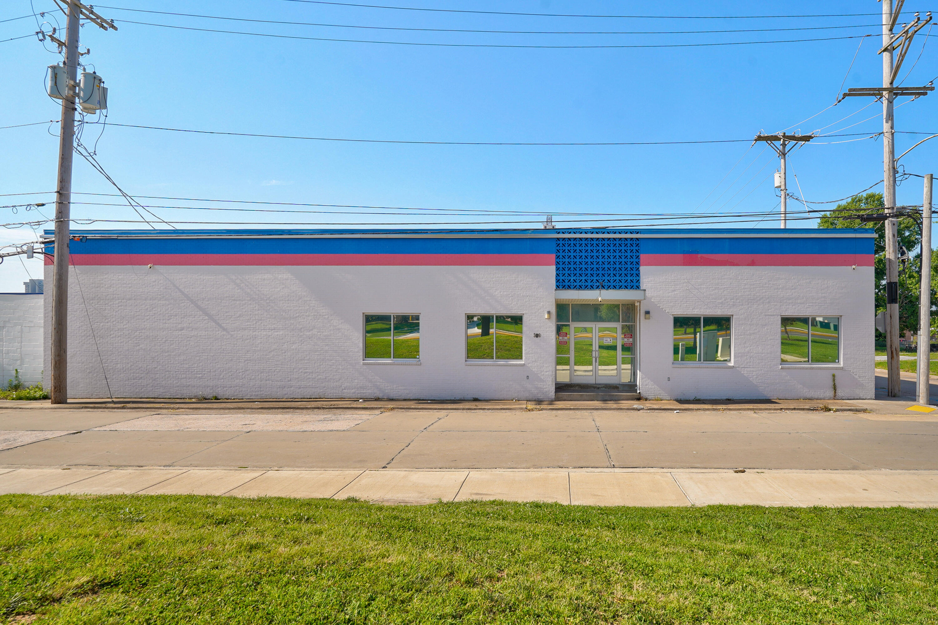 Photo 2 - Commercial Sale for sale – 300 E Chestnut Street  Springfield, MO