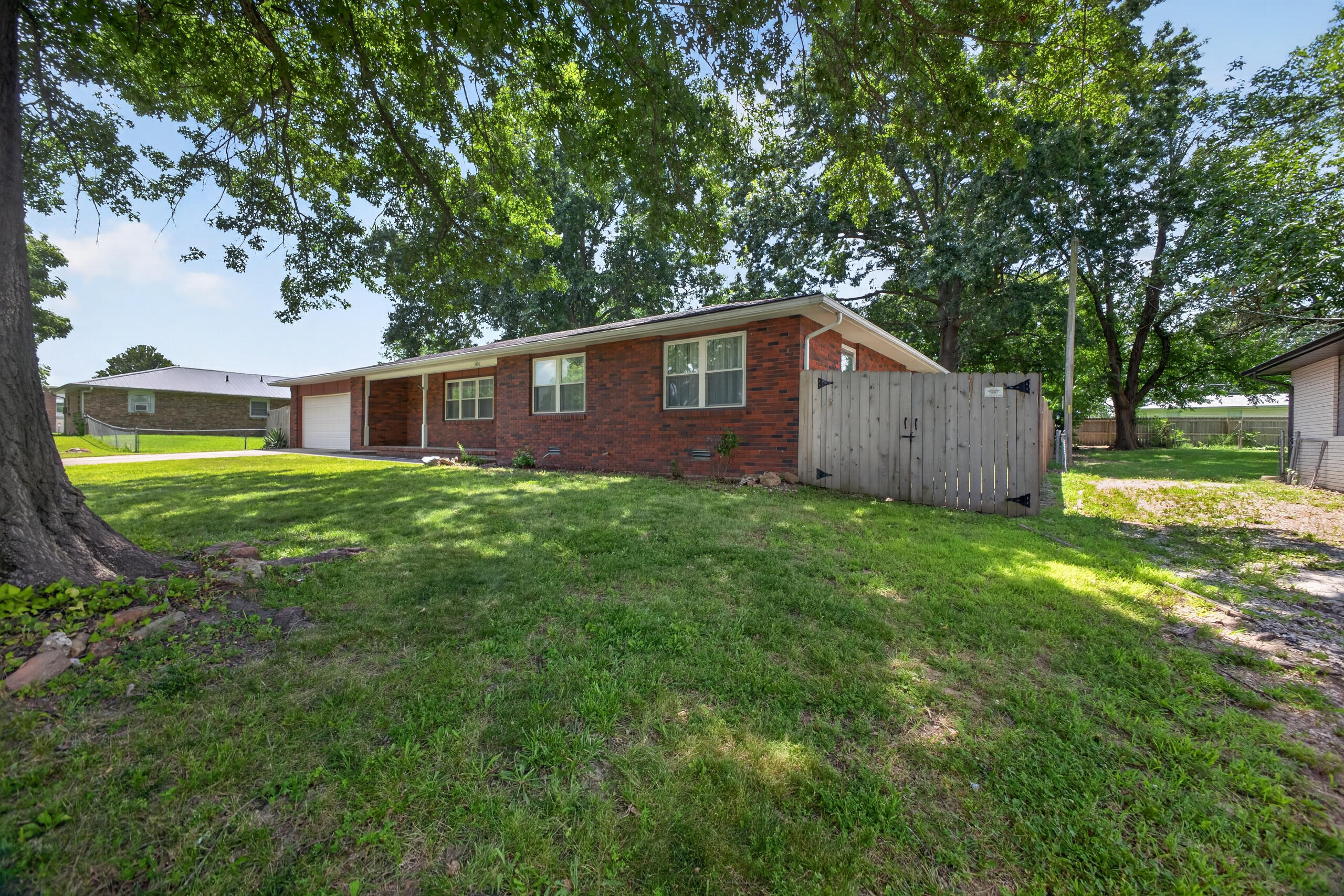 Photo 3 - Residential for sale – 1404 E Lindon Street  Bolivar, MO