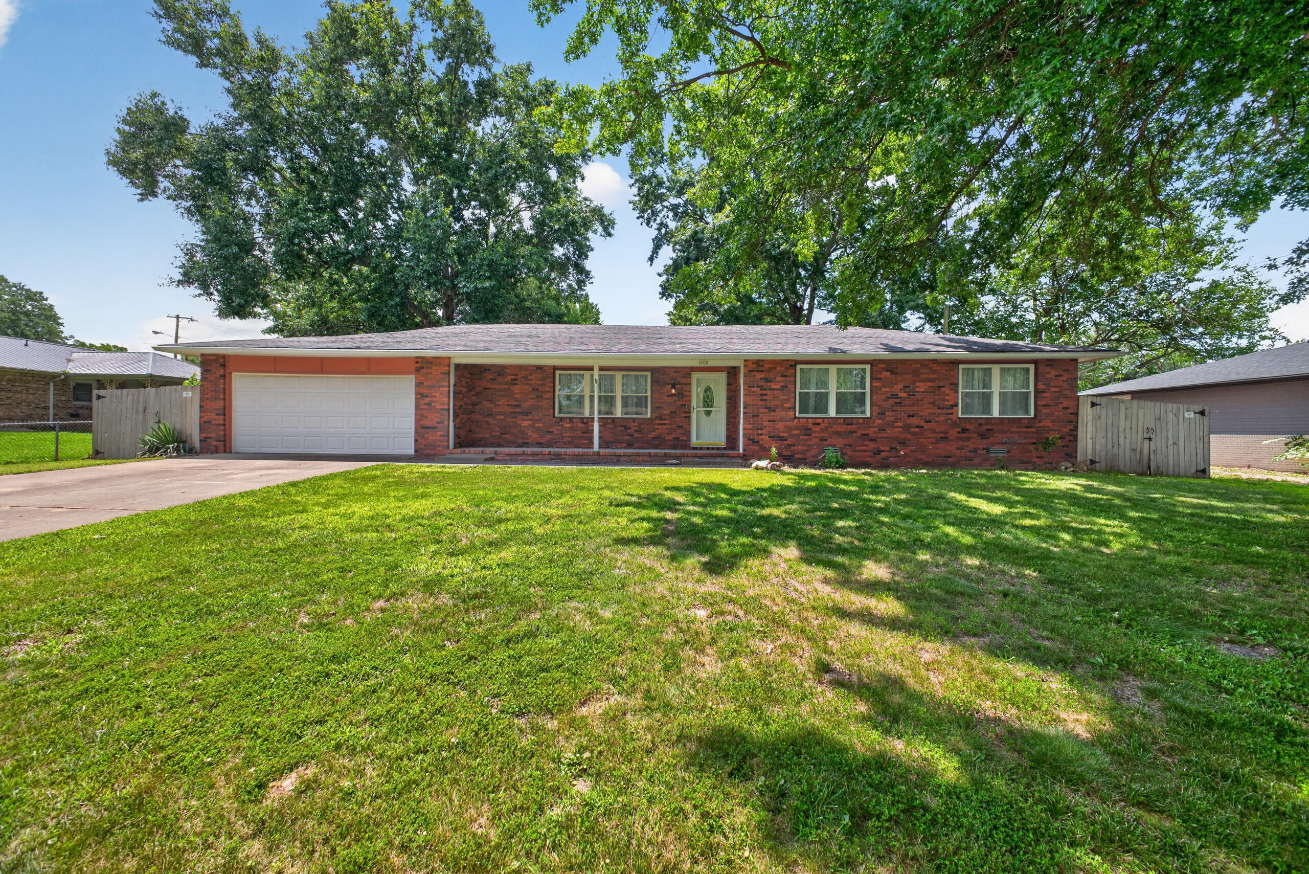 Residential for sale – 1404 E Lindon Street  Bolivar, MO