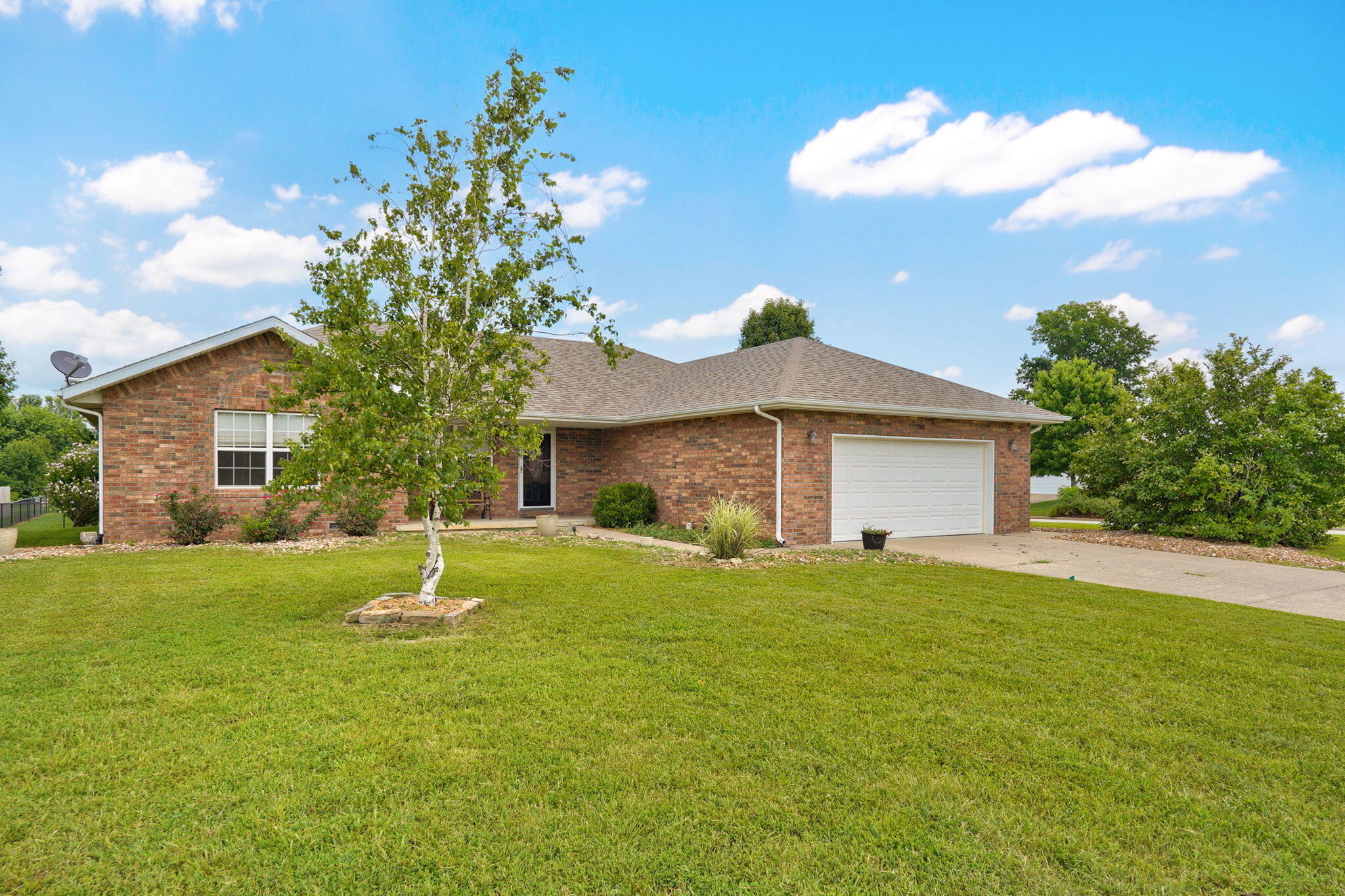 Photo 3 - Residential for sale – 755 E Vivian Street  Bolivar, MO