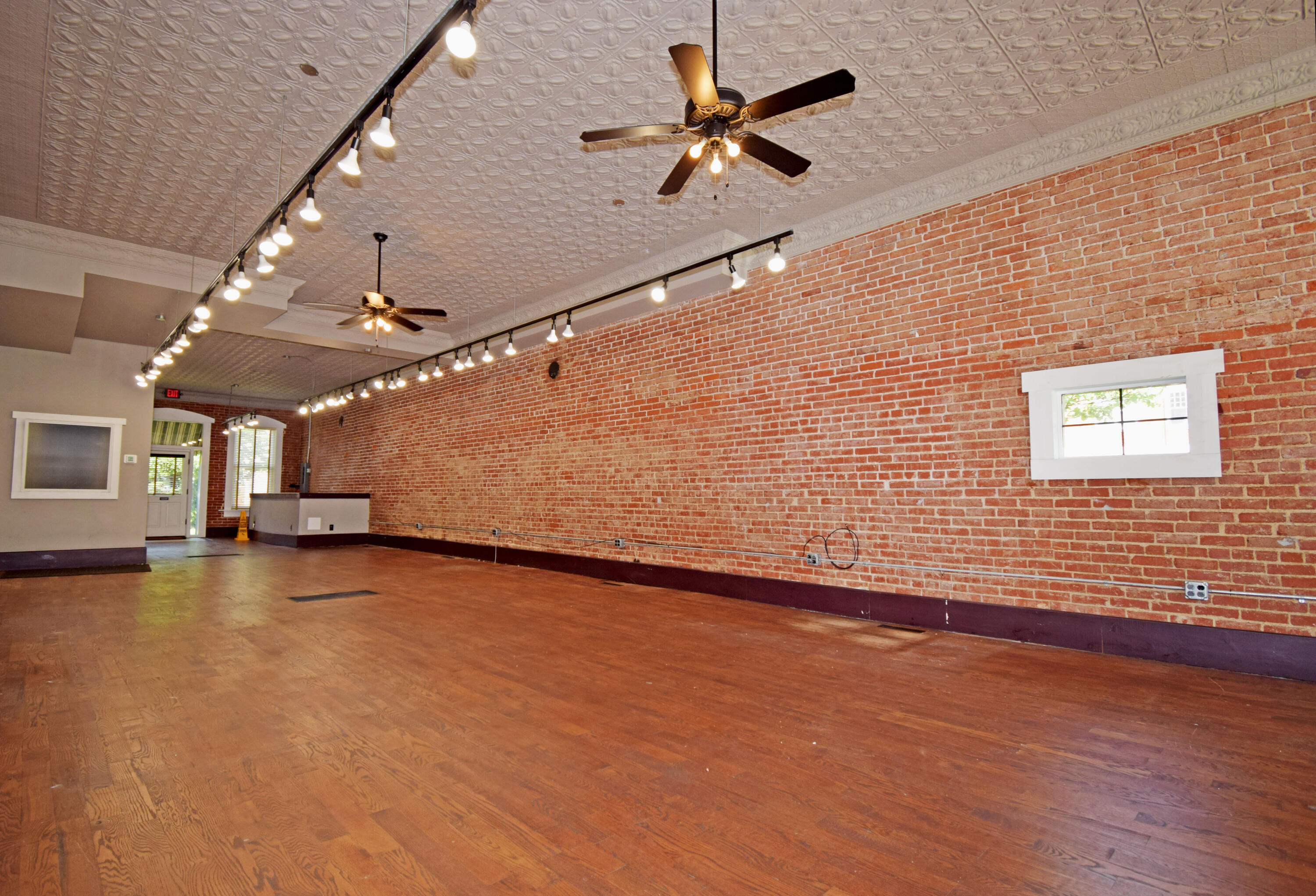 Photo 3 - Commercial Lease for sale – 127 E Church Street  Ozark, MO