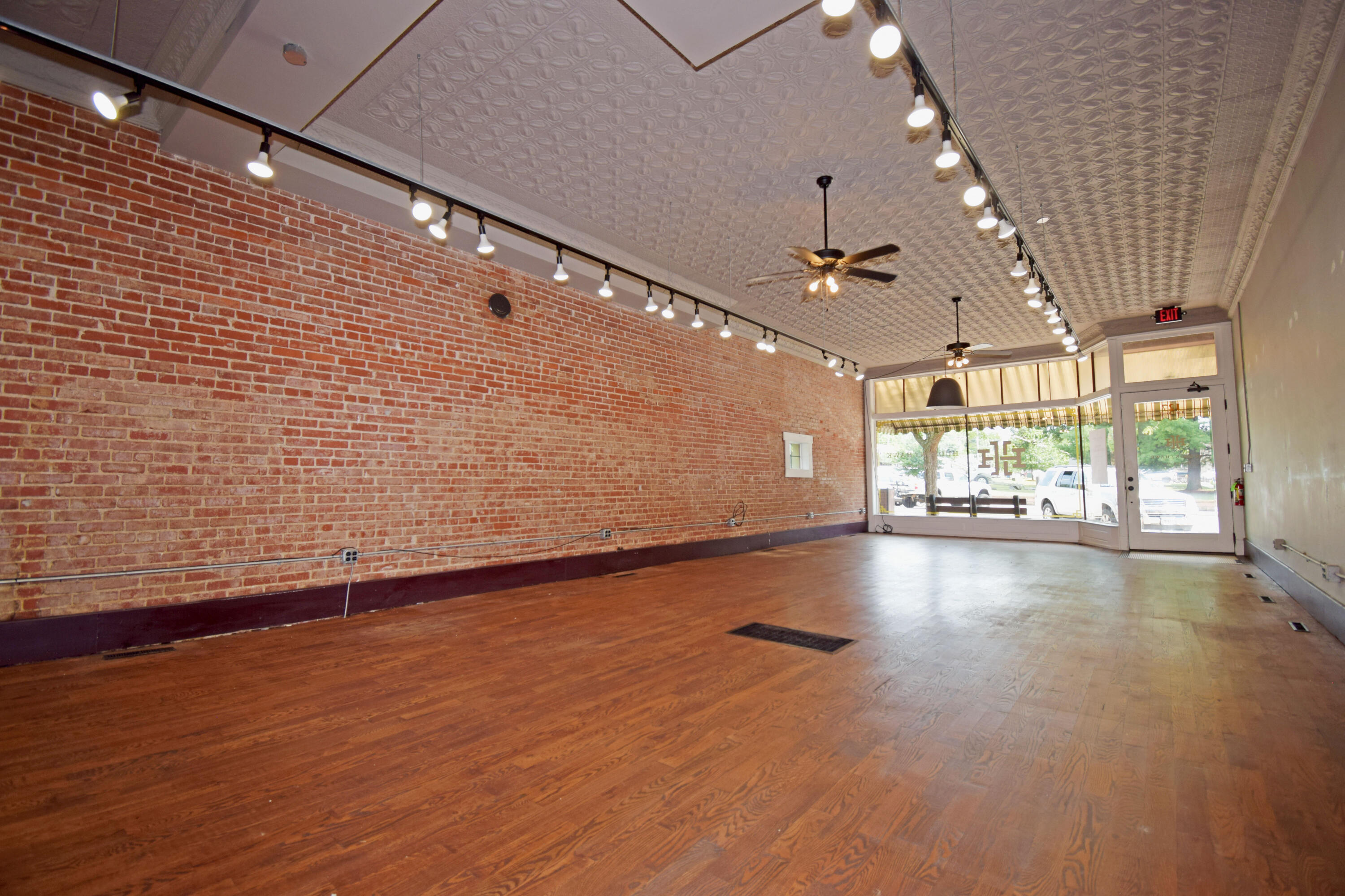 Photo 5 - Commercial Lease for sale – 127 E Church Street  Ozark, MO