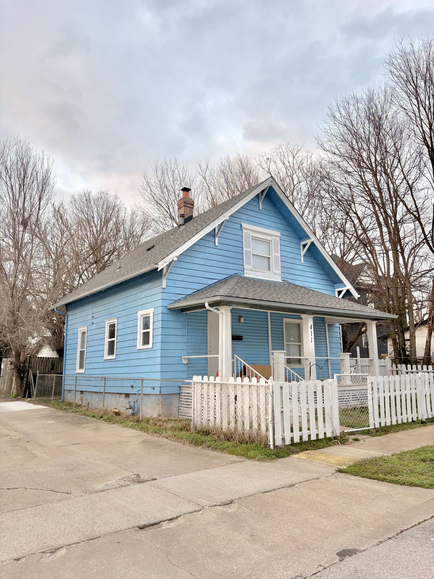 Photo 2 - Residential for sale – 411 W Page Street  Springfield, MO