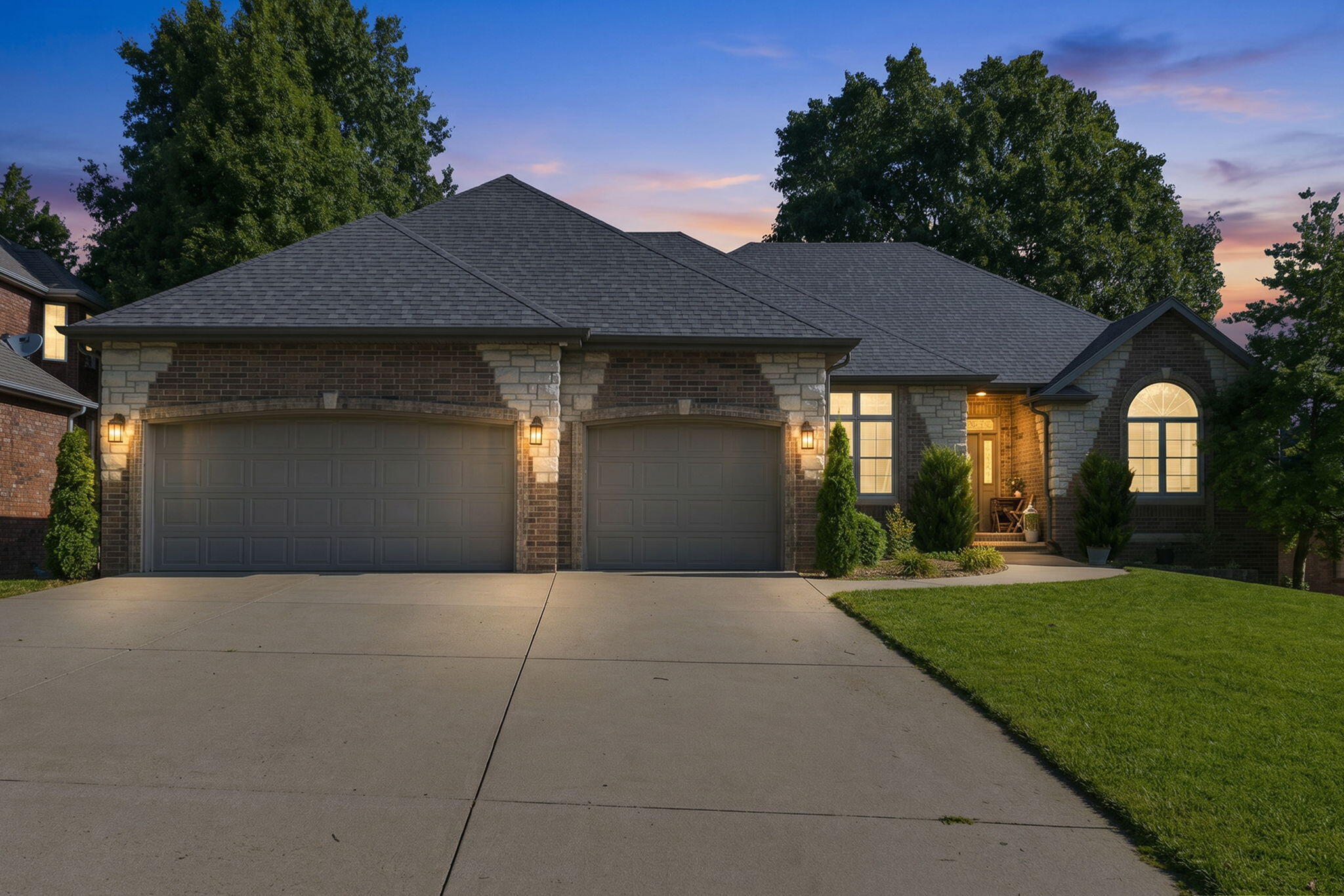 Photo 2 - Residential for sale – 1019 W Parkhill Circle  Springfield, MO