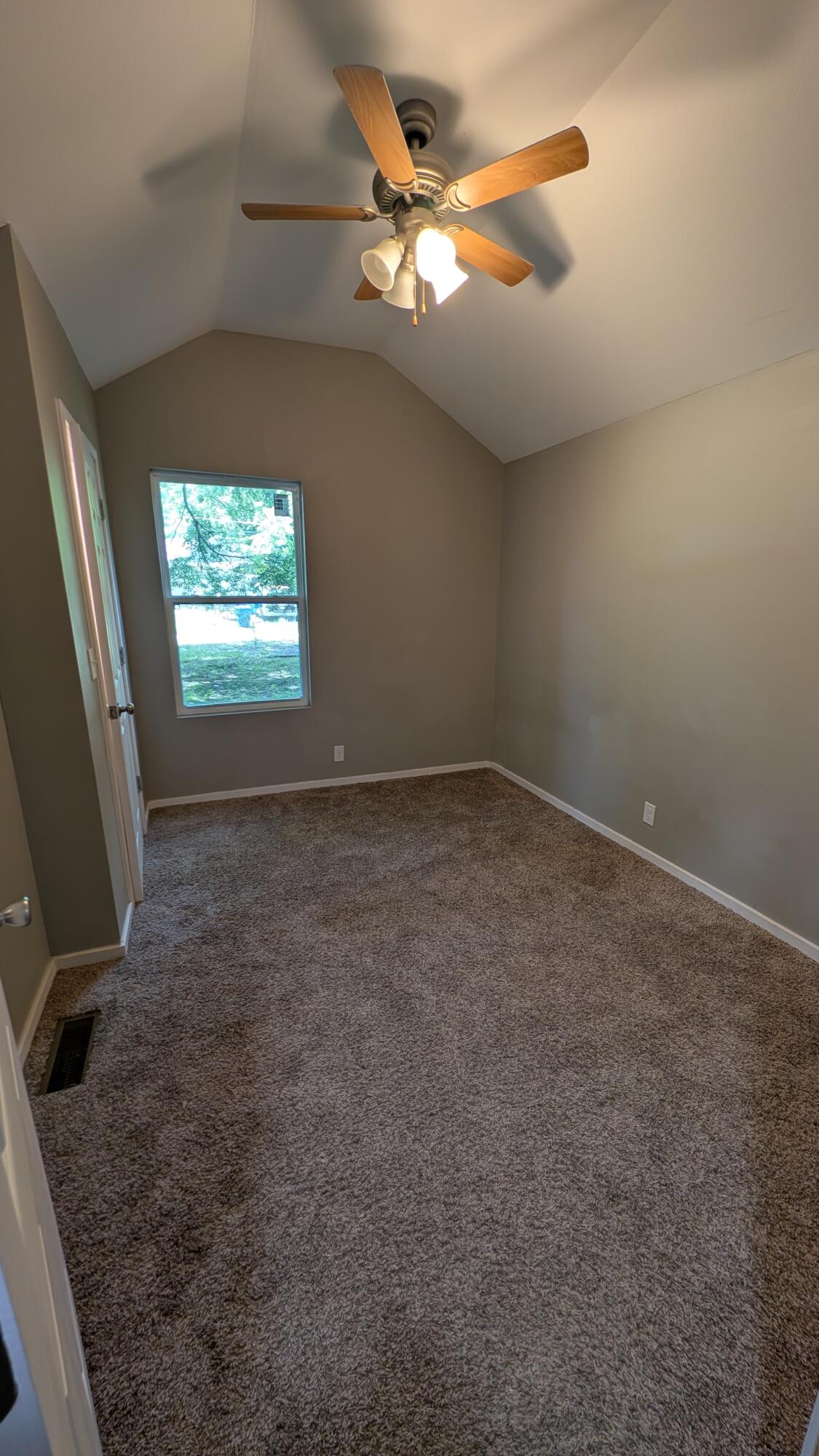 Photo 6 - Residential Lease for sale – 820 S Moffet Avenue  Joplin, MO