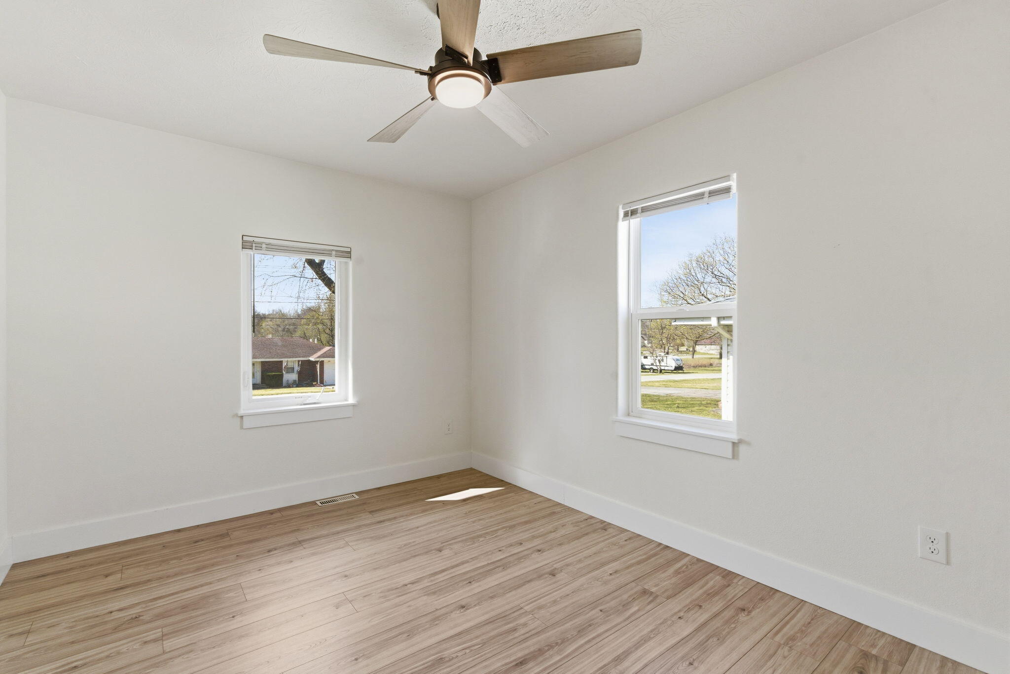 Photo 17 - Residential for sale – 1255 E Bonaire Drive  Springfield, MO