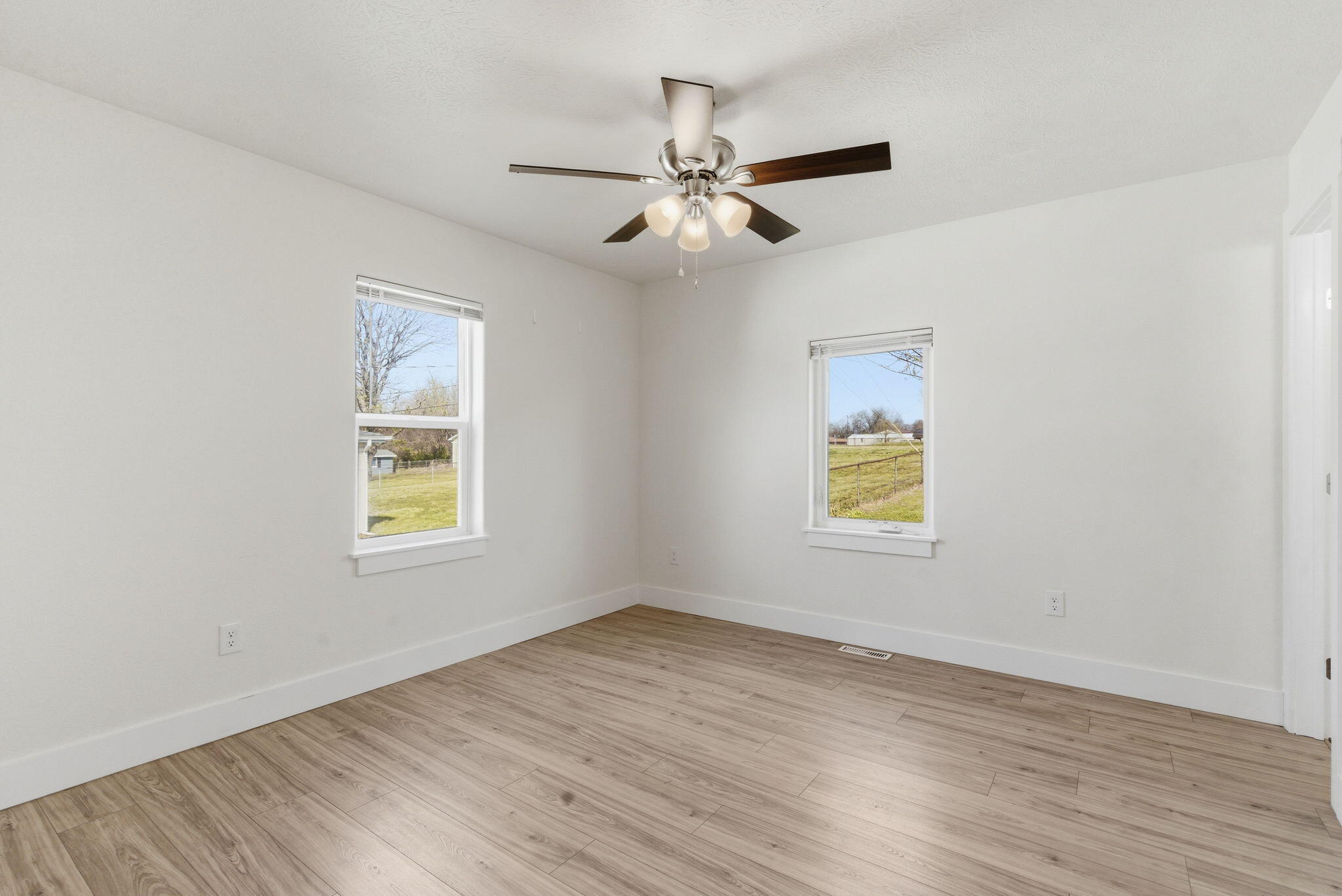 Photo 12 - Residential for sale – 1255 E Bonaire Drive  Springfield, MO