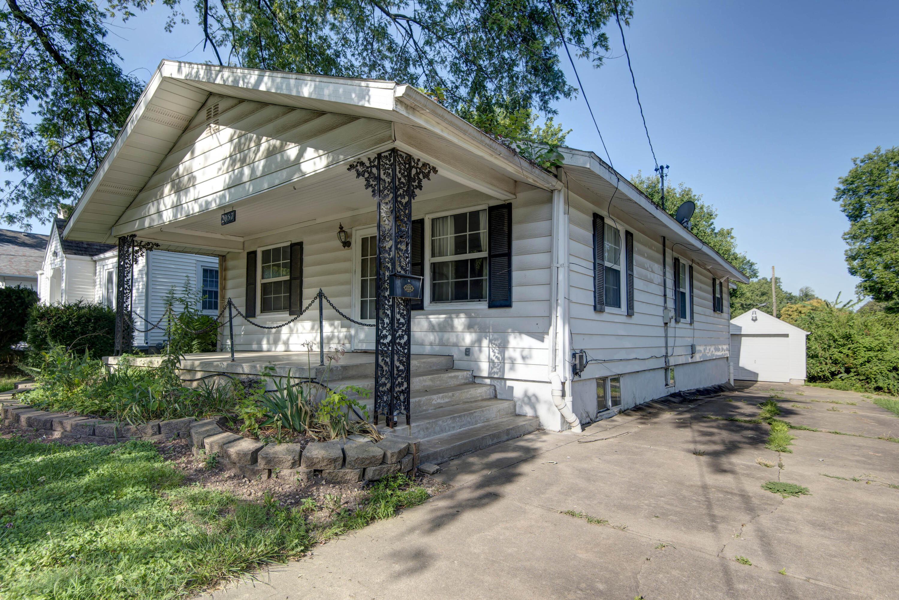 Photo 2 - Residential for sale – 2057 N Douglas Avenue  Springfield, MO