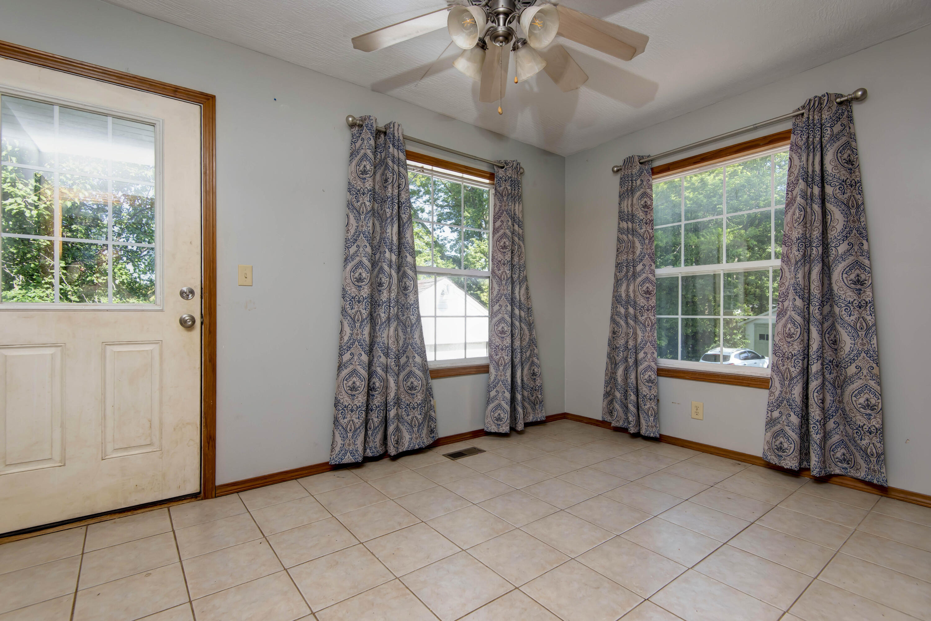 Photo 4 - Residential for sale – 2057 N Douglas Avenue  Springfield, MO