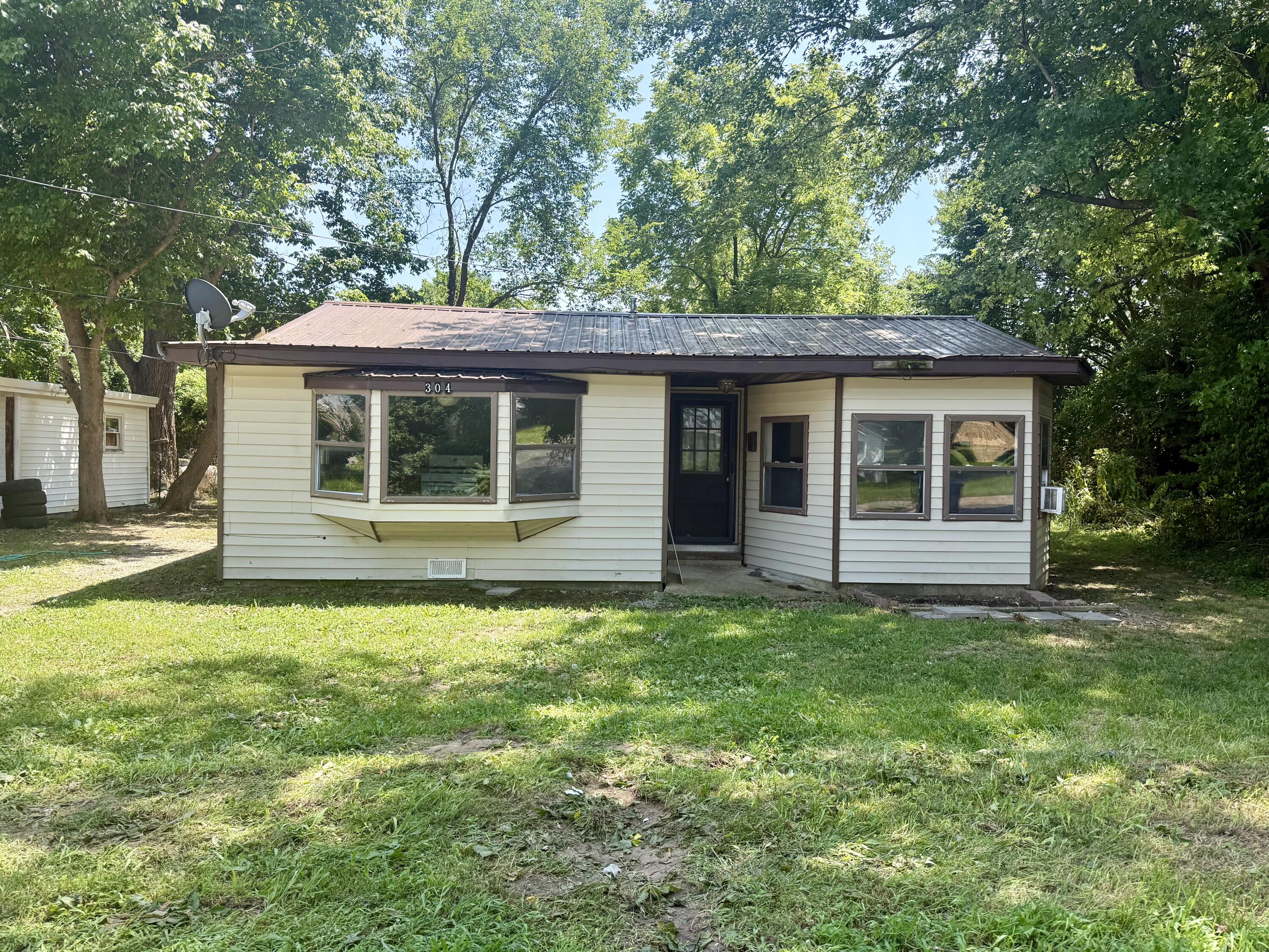 Residential for sale – 304 Ozark Street Houston, MO