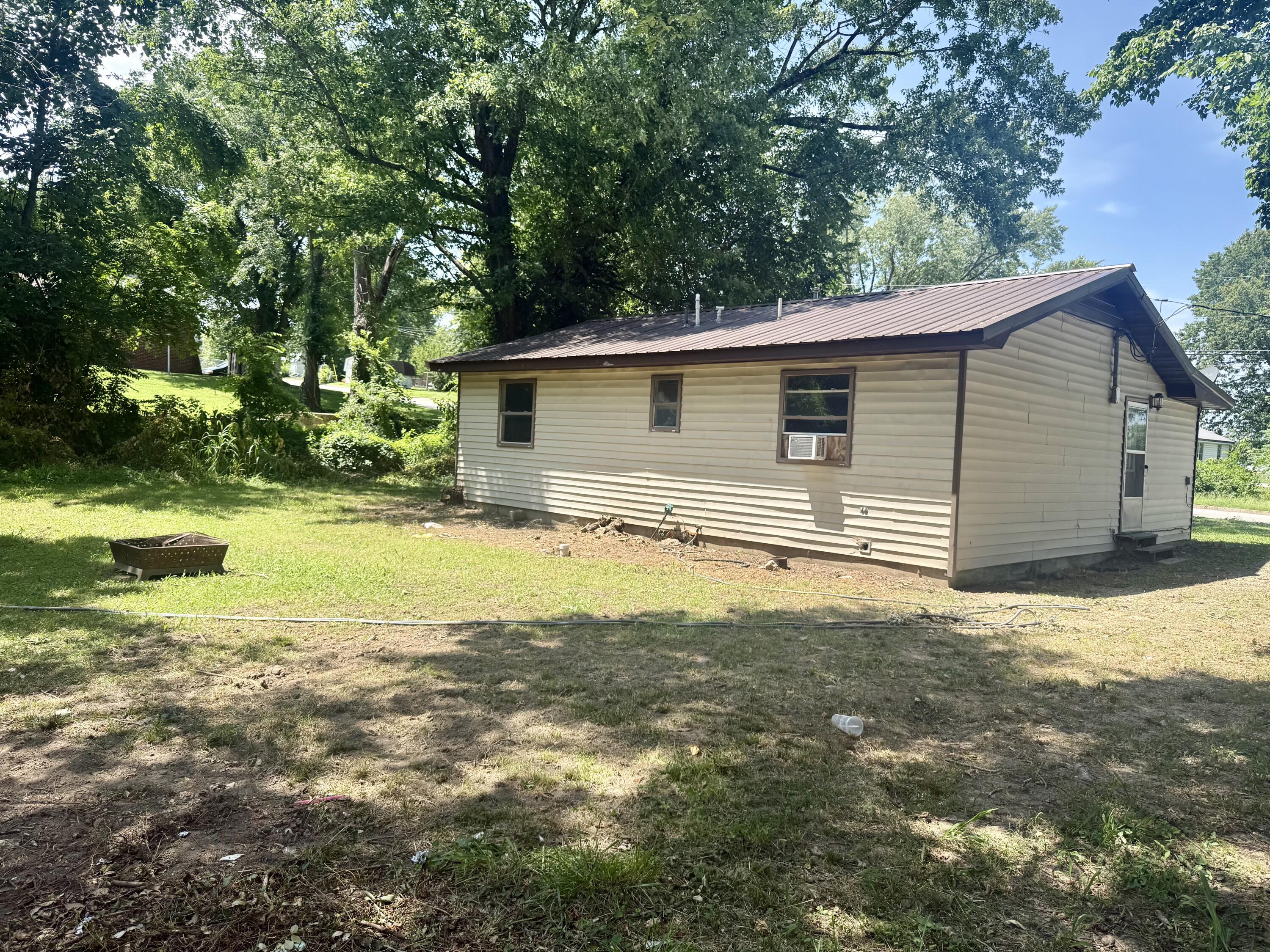 Photo 9 - Residential for sale – 304  Ozark Street  Houston, MO