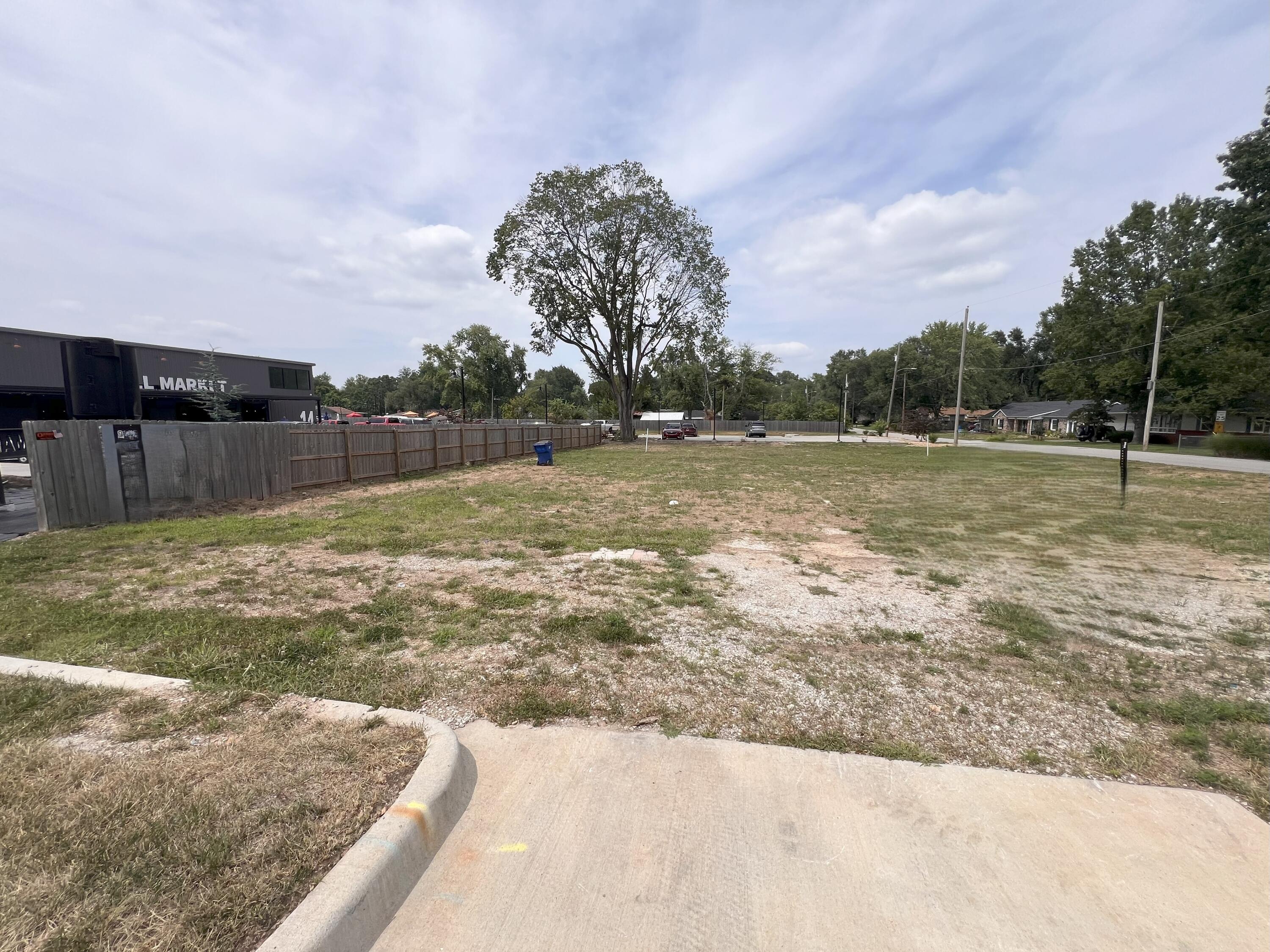 Photo 6 - Commercial Lease for sale – 209&211 E Mount Vernon Street  Nixa, MO