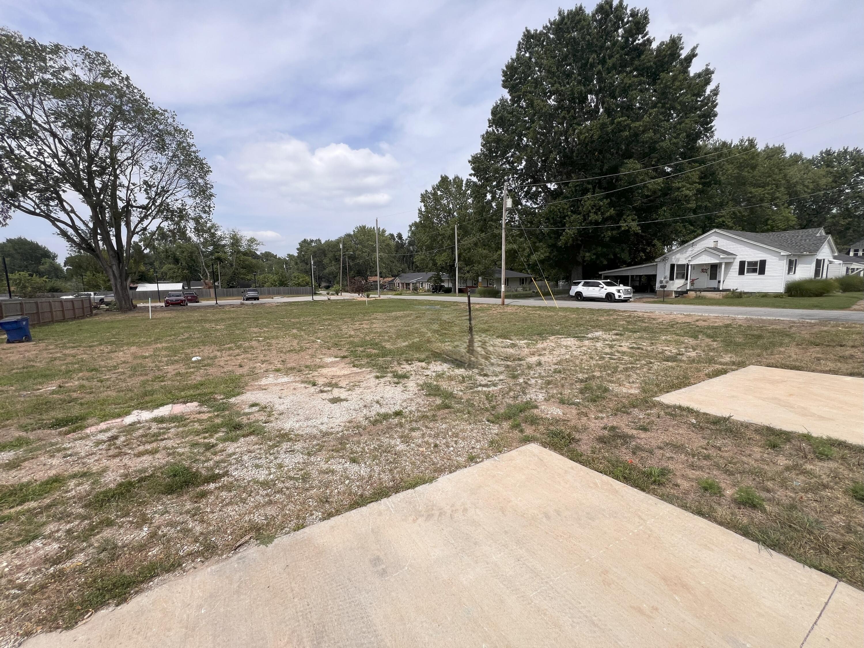 Photo 4 - Commercial Lease for sale – 209&211 E Mount Vernon Street  Nixa, MO