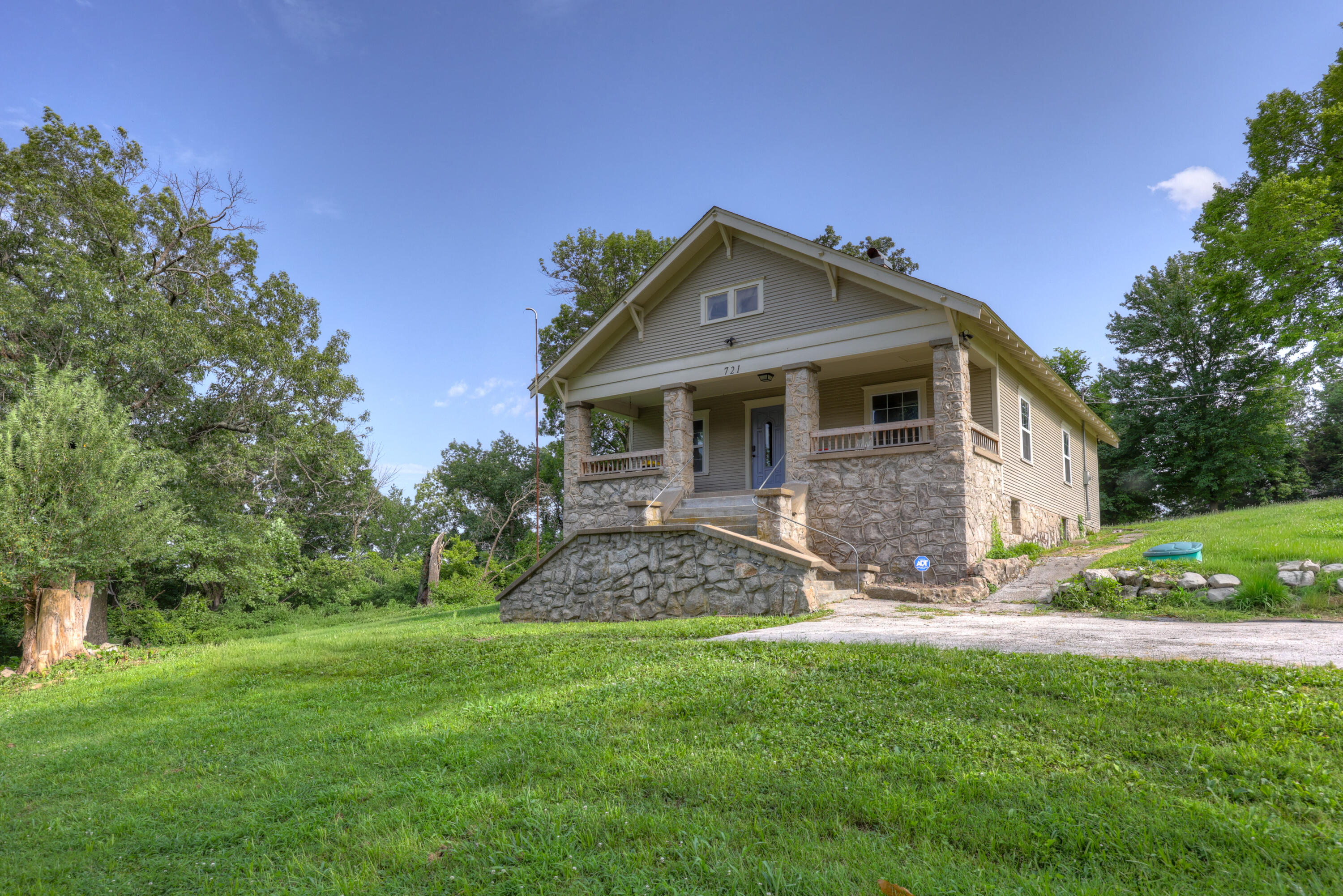 Photo 2 - Residential for sale – 721 W Adams Court  Neosho, MO