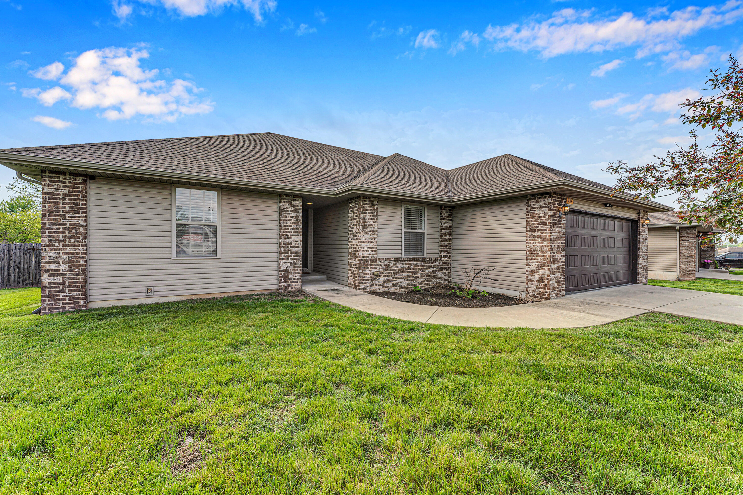 Photo 4 - Residential for sale – 1054 S Tanner Drive  Springfield, MO