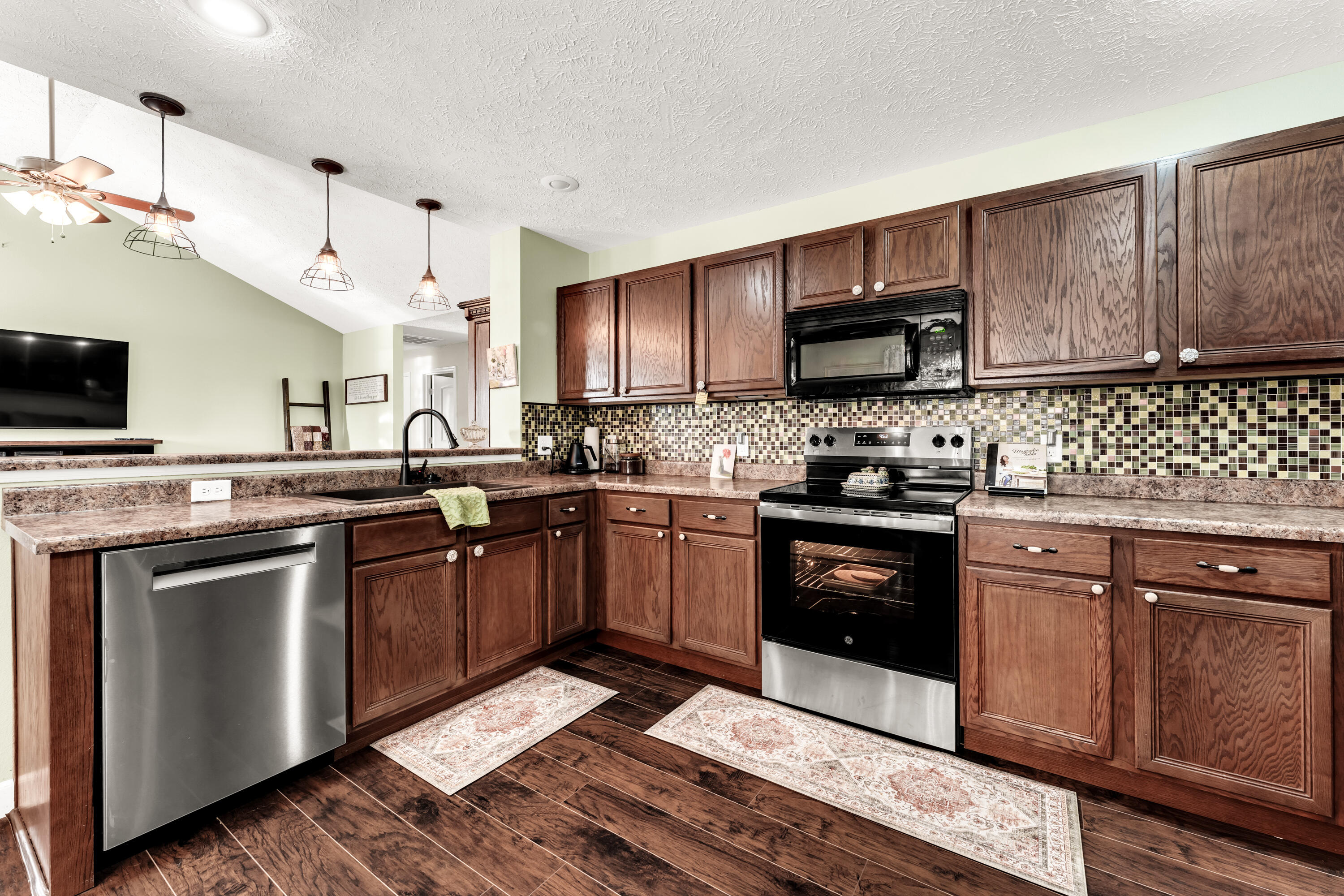 Photo 11 - Residential for sale – 1054 S Tanner Drive  Springfield, MO