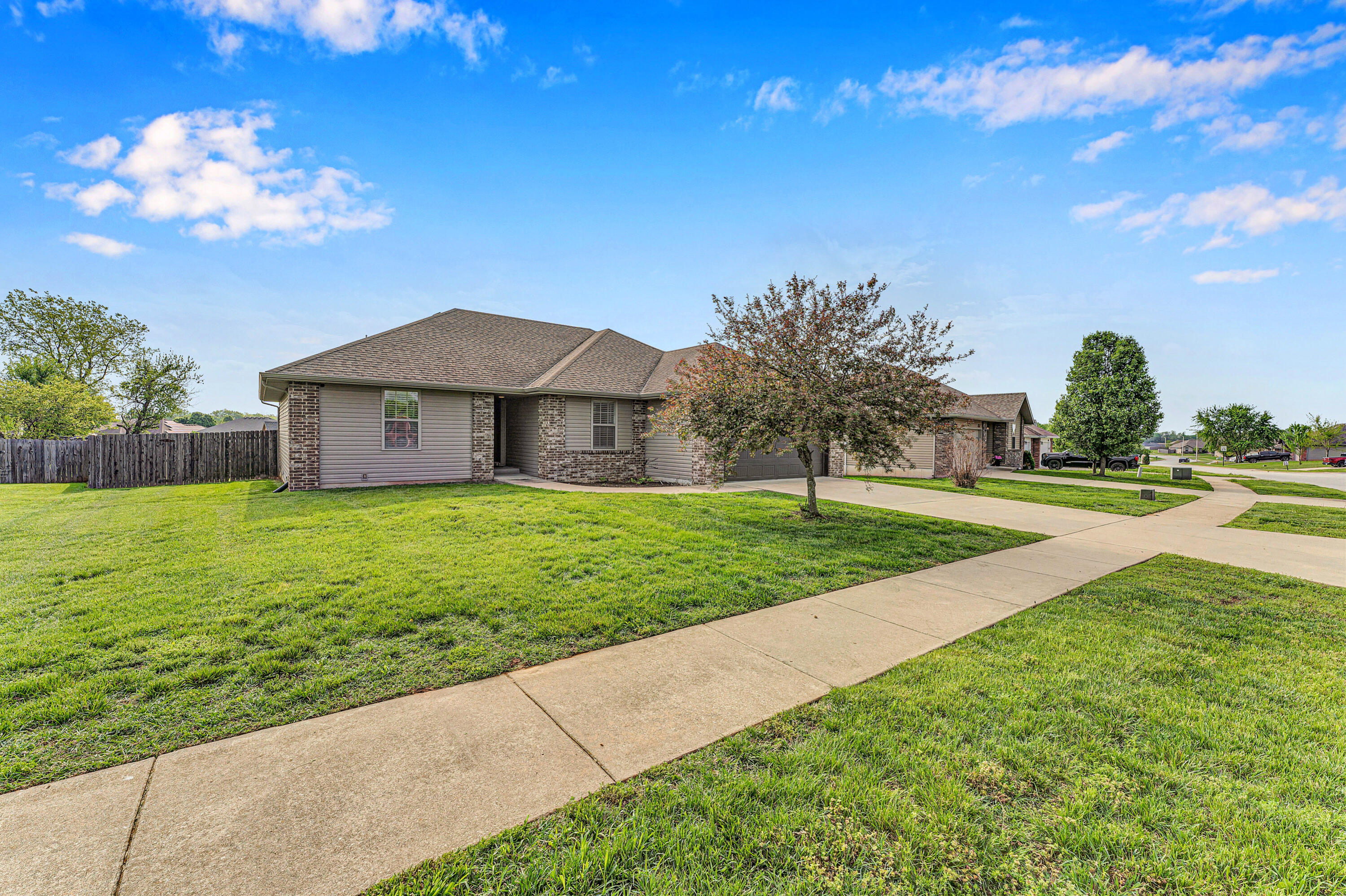 Photo 3 - Residential for sale – 1054 S Tanner Drive  Springfield, MO