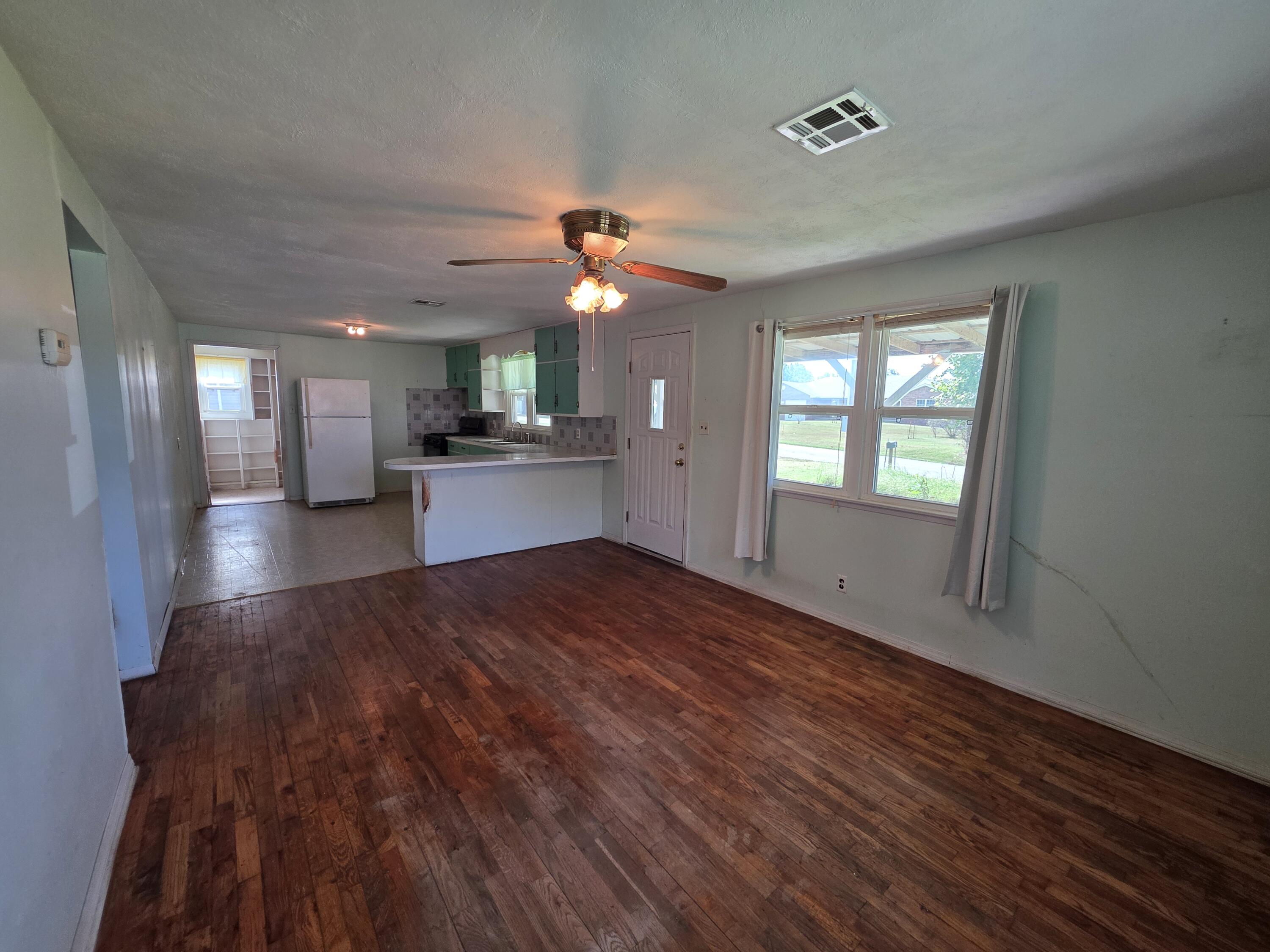 Photo 5 - Residential for sale – 307 W Carman Road  El Dorado Springs, MO