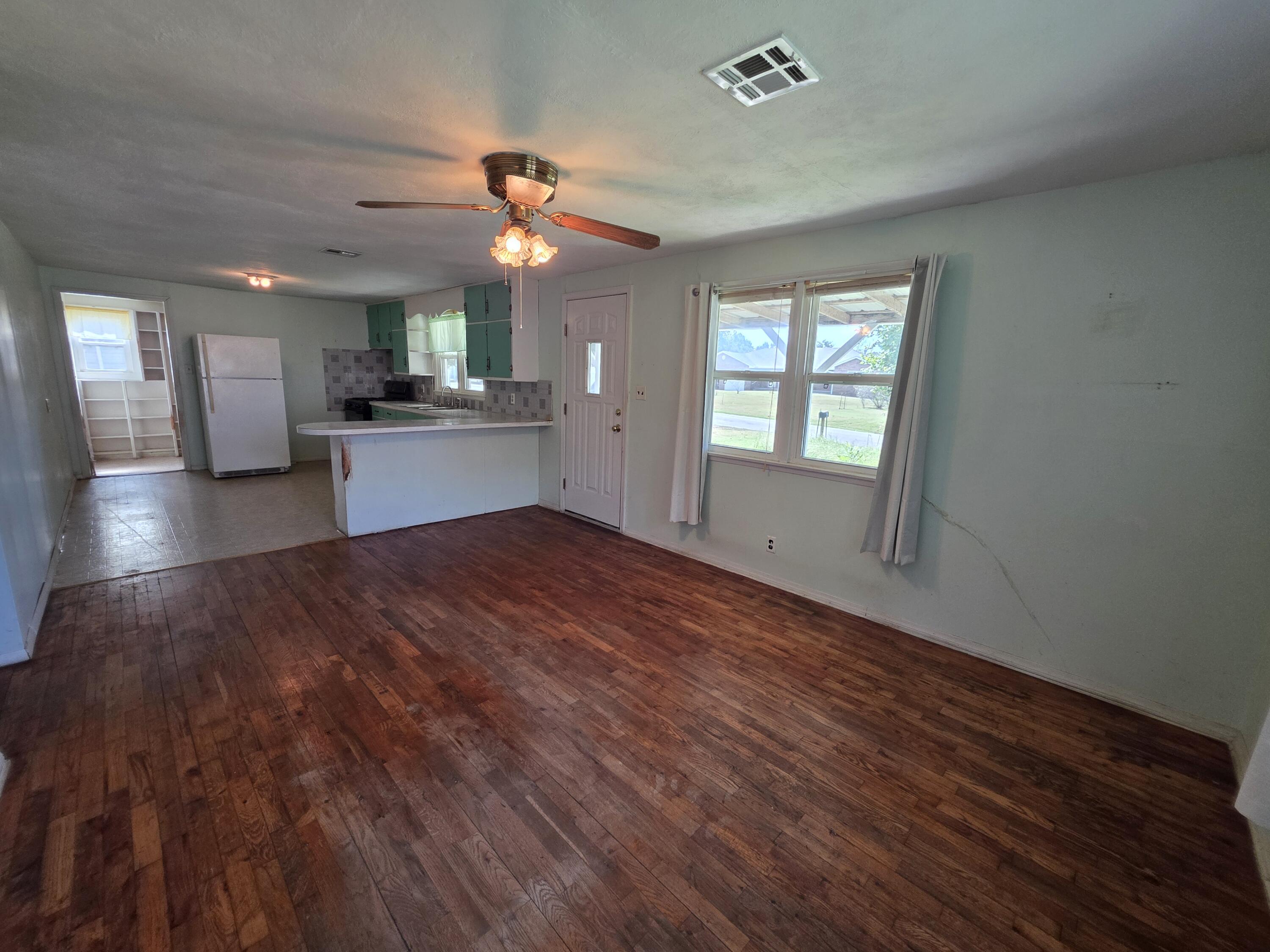 Photo 8 - Residential for sale – 307 W Carman Road  El Dorado Springs, MO