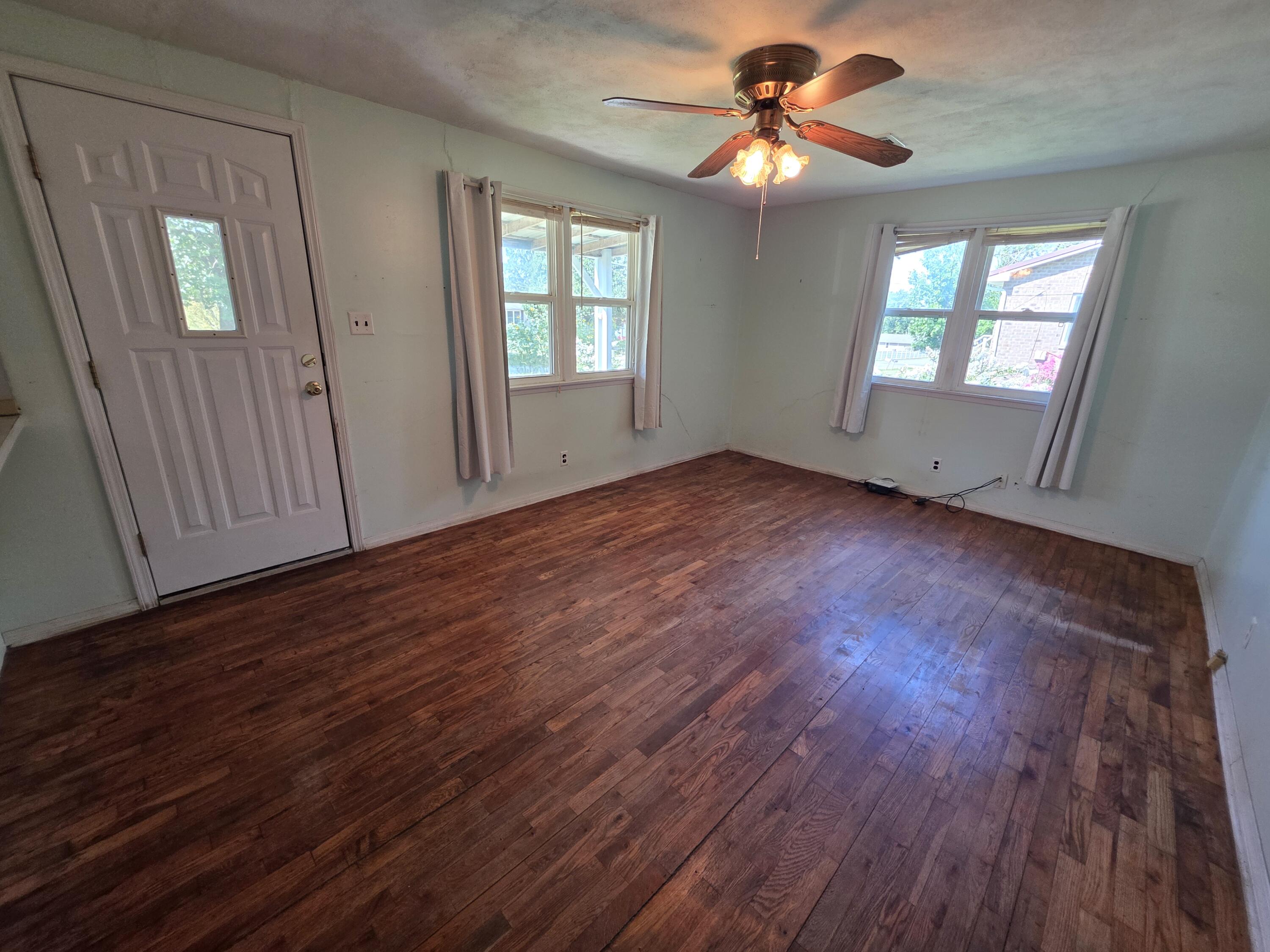 Photo 7 - Residential for sale – 307 W Carman Road  El Dorado Springs, MO