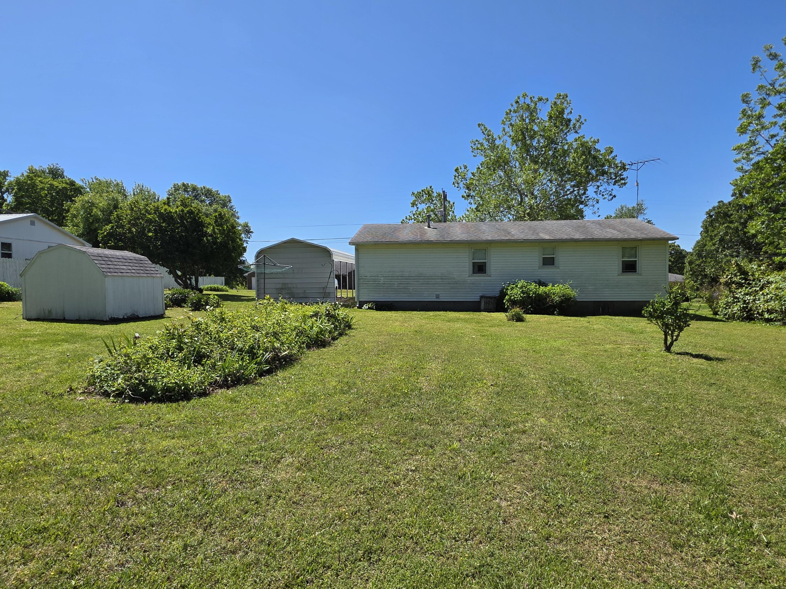Photo 3 - Residential for sale – 307 W Carman Road  El Dorado Springs, MO