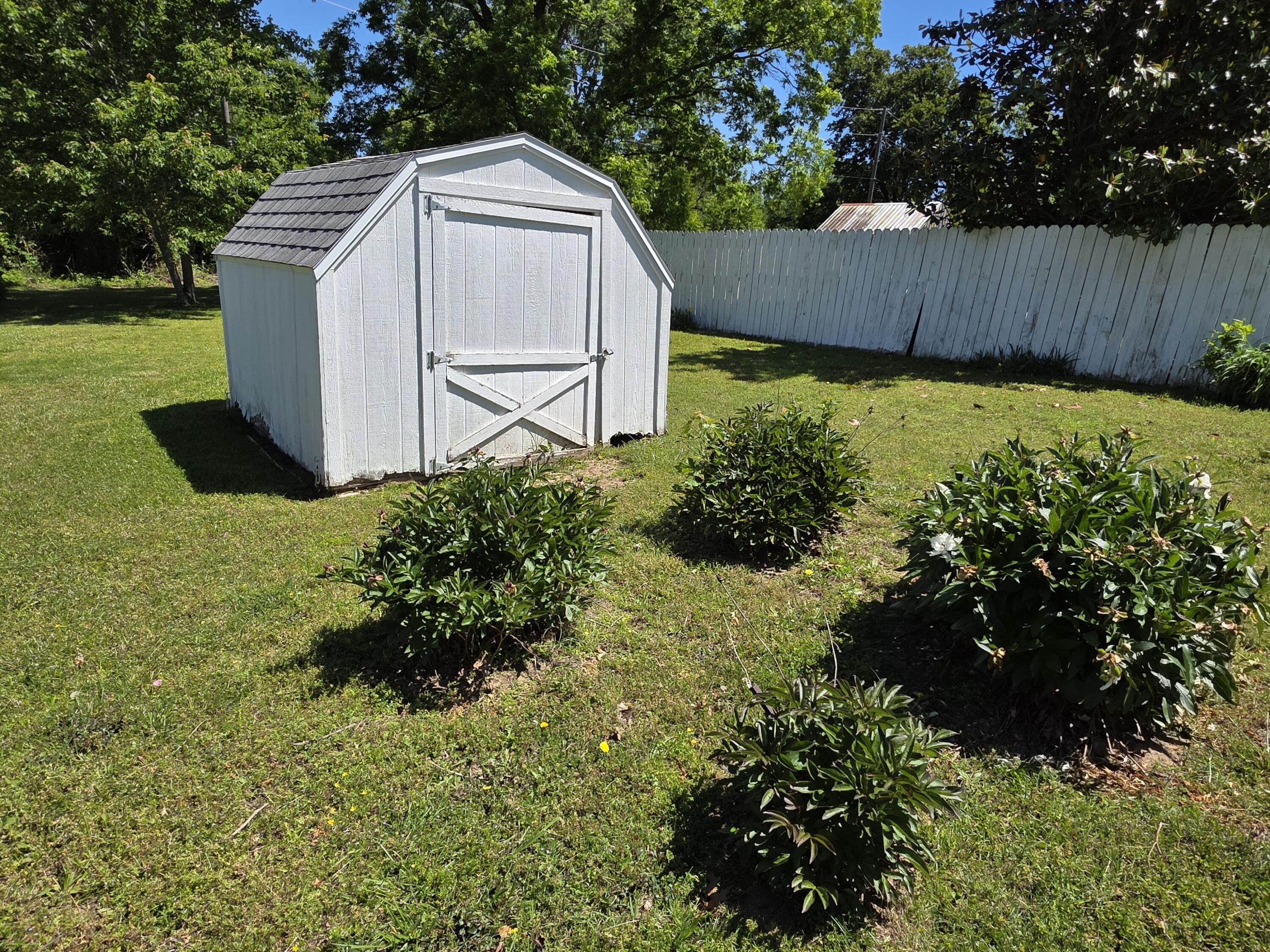Photo 4 - Residential for sale – 307 W Carman Road  El Dorado Springs, MO